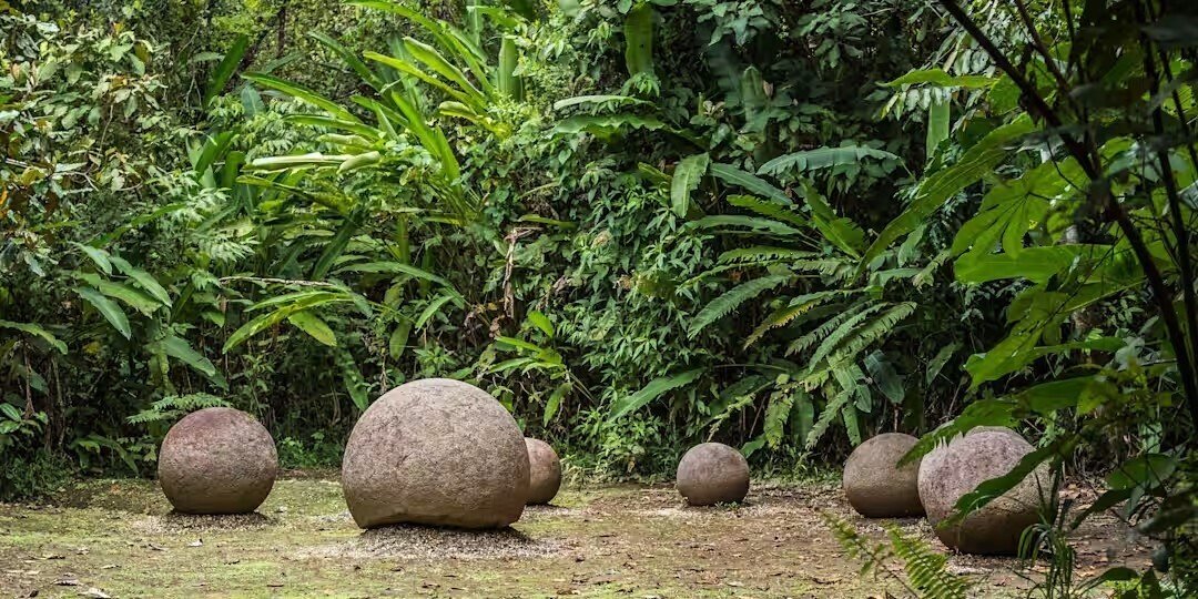 都市伝説的考察］ コスタリカの石球｜夏の日の少年
