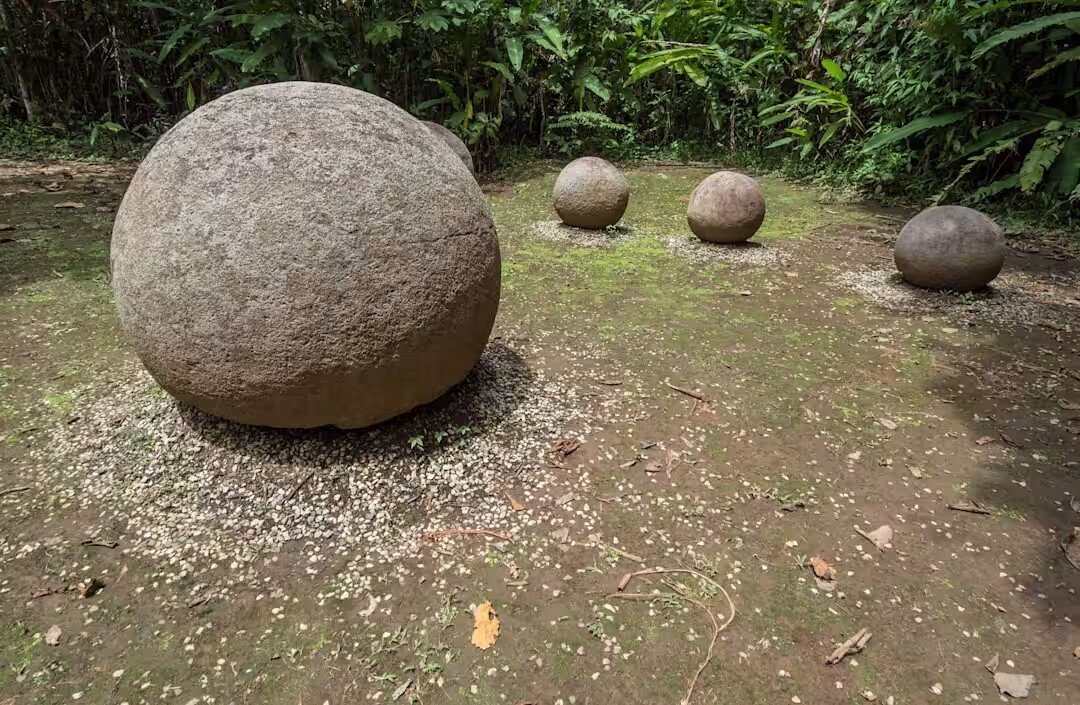都市伝説的考察］ コスタリカの石球｜夏の日の少年