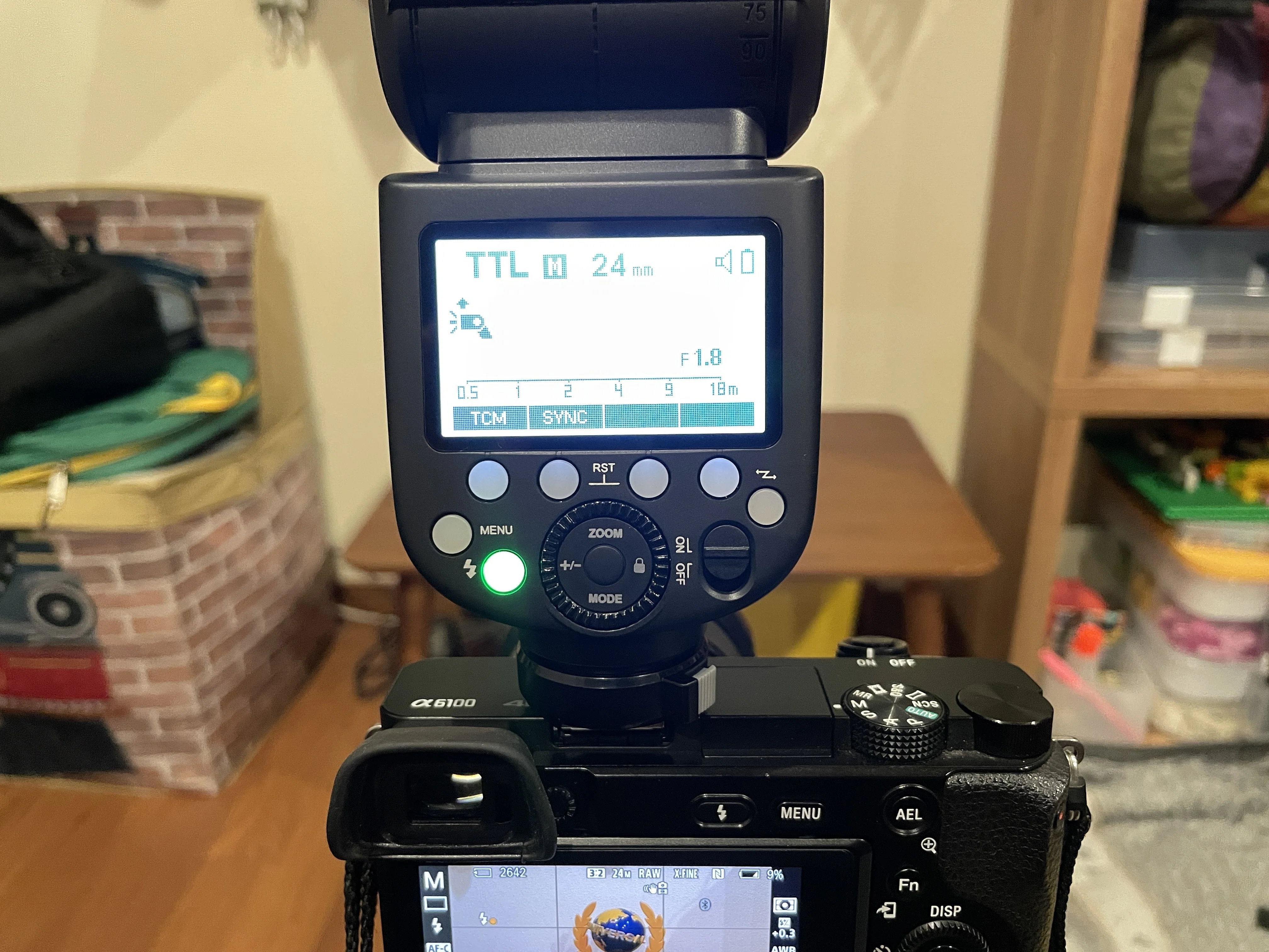 暗所克服】α6100の室内撮影を比較。内蔵フラッシュとGodox TT685II-Sの