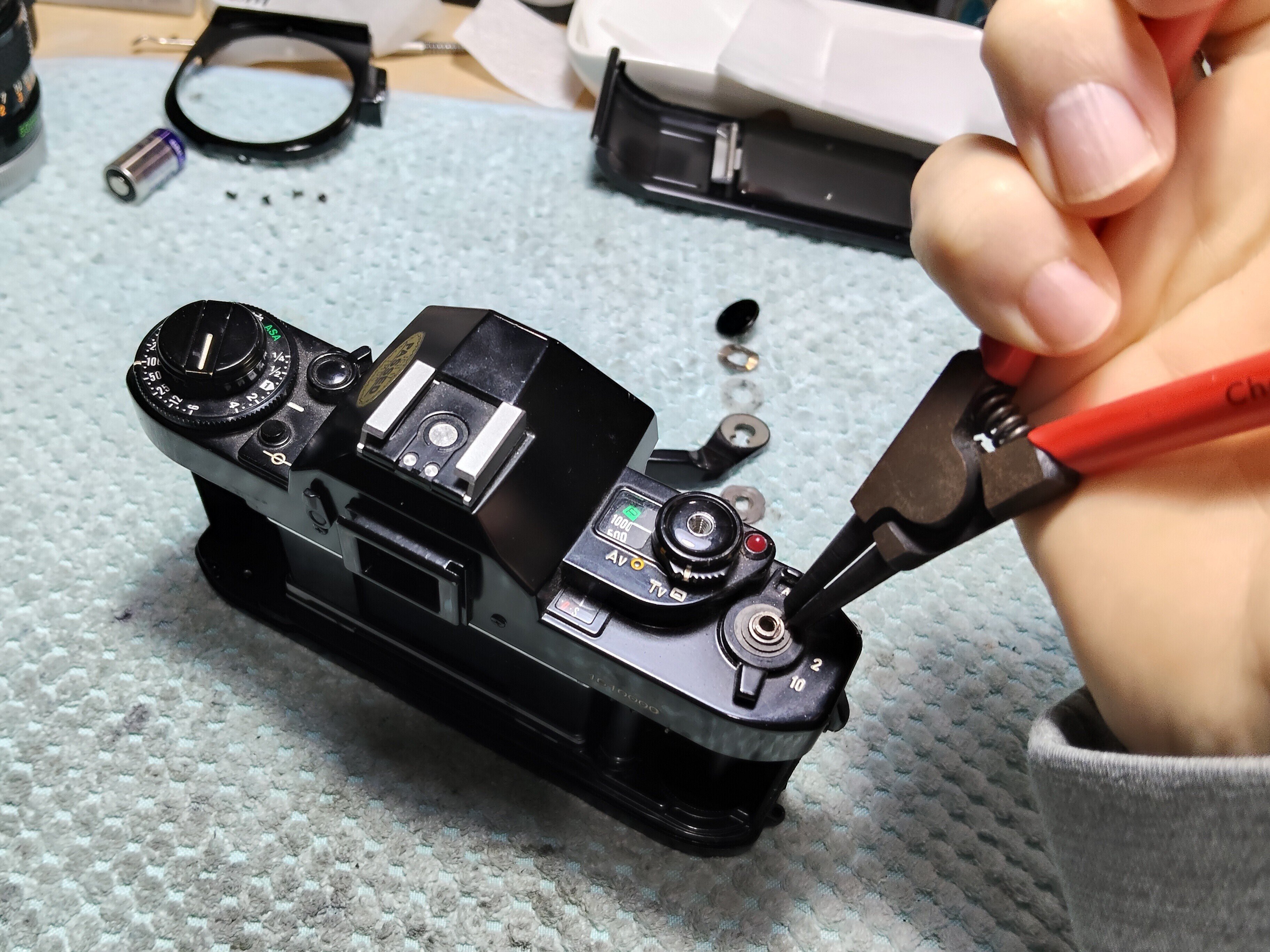 Canon A-1の分解｜フィルムカメラ修理のアクアカメラ