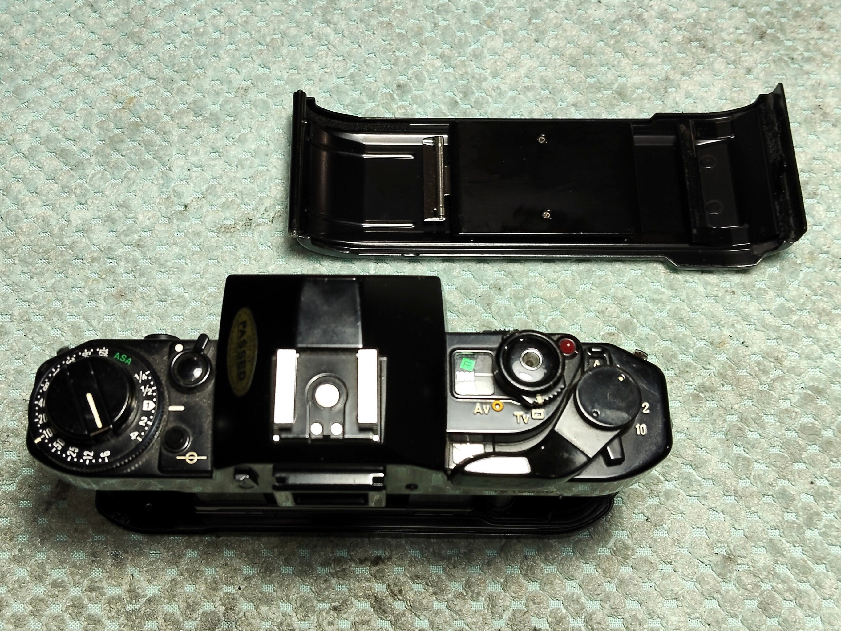 Canon A-1の分解｜フィルムカメラ修理のアクアカメラ