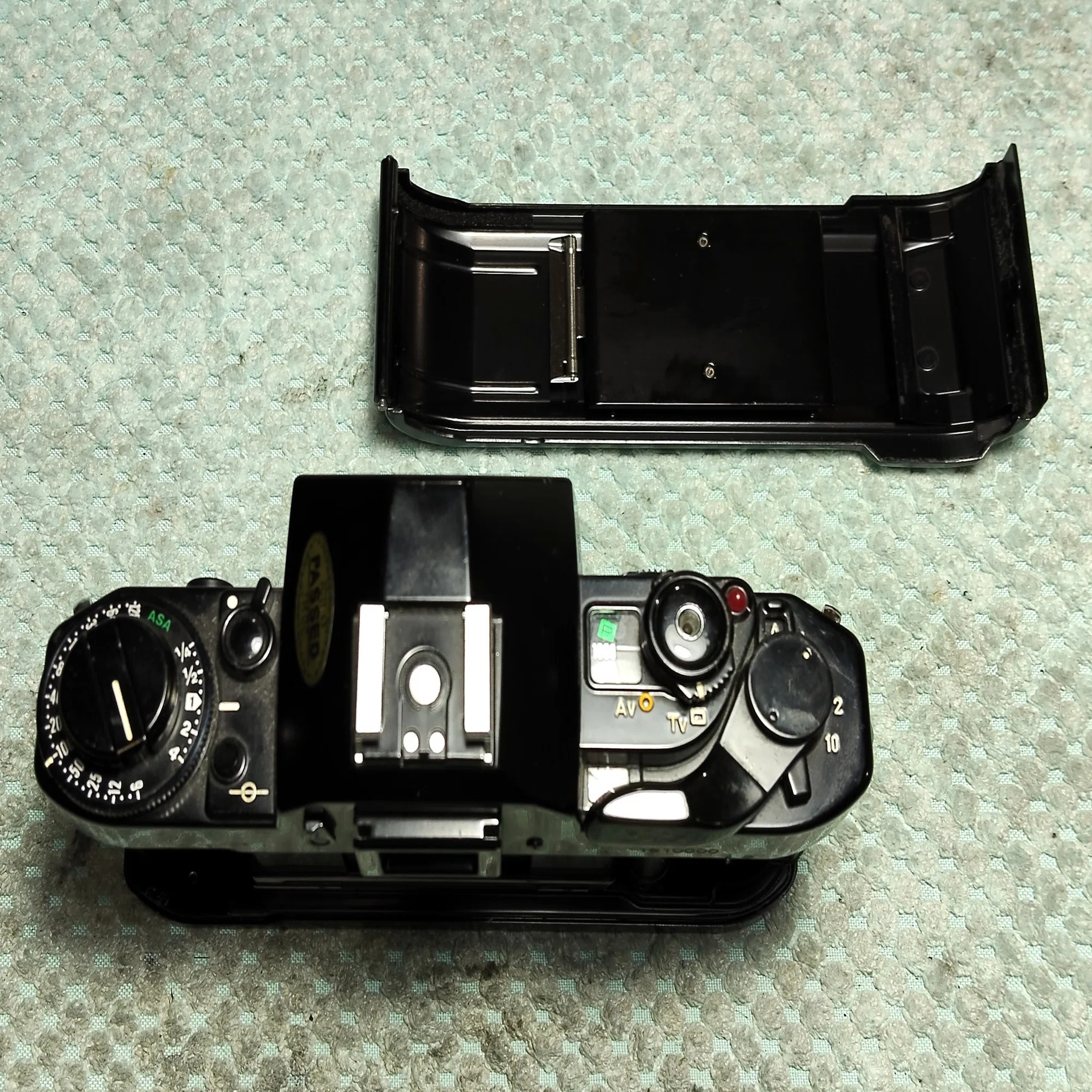 Canon A-1の分解｜フィルムカメラ修理のアクアカメラ