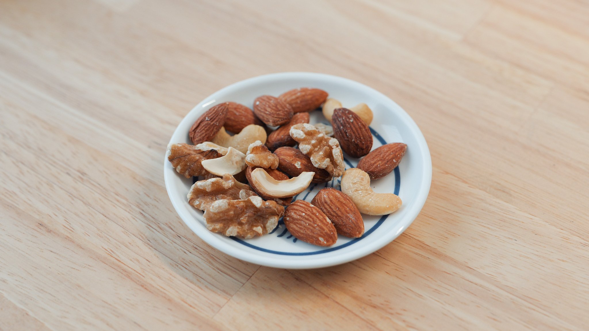 王道の美味しさ。by Amazonの素焼きミックスナッツがうまい。｜murasaki