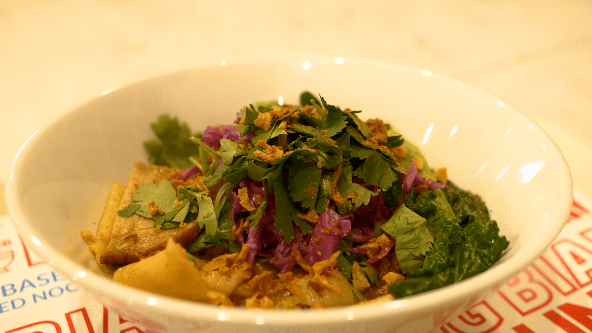 BIANG BIANG CALLING_彩り豊かな野菜と極太麺。動物性不使用とは思えない満足感