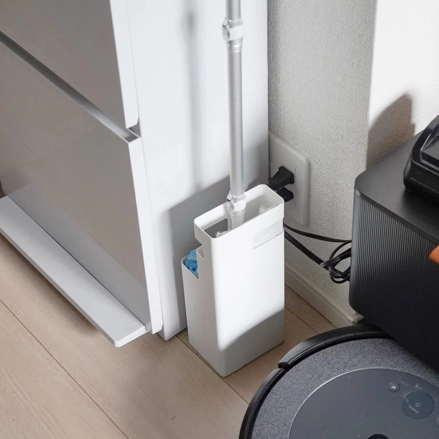 山崎実業「tower」のフローリングワイパースタンドで立てて収納！出し