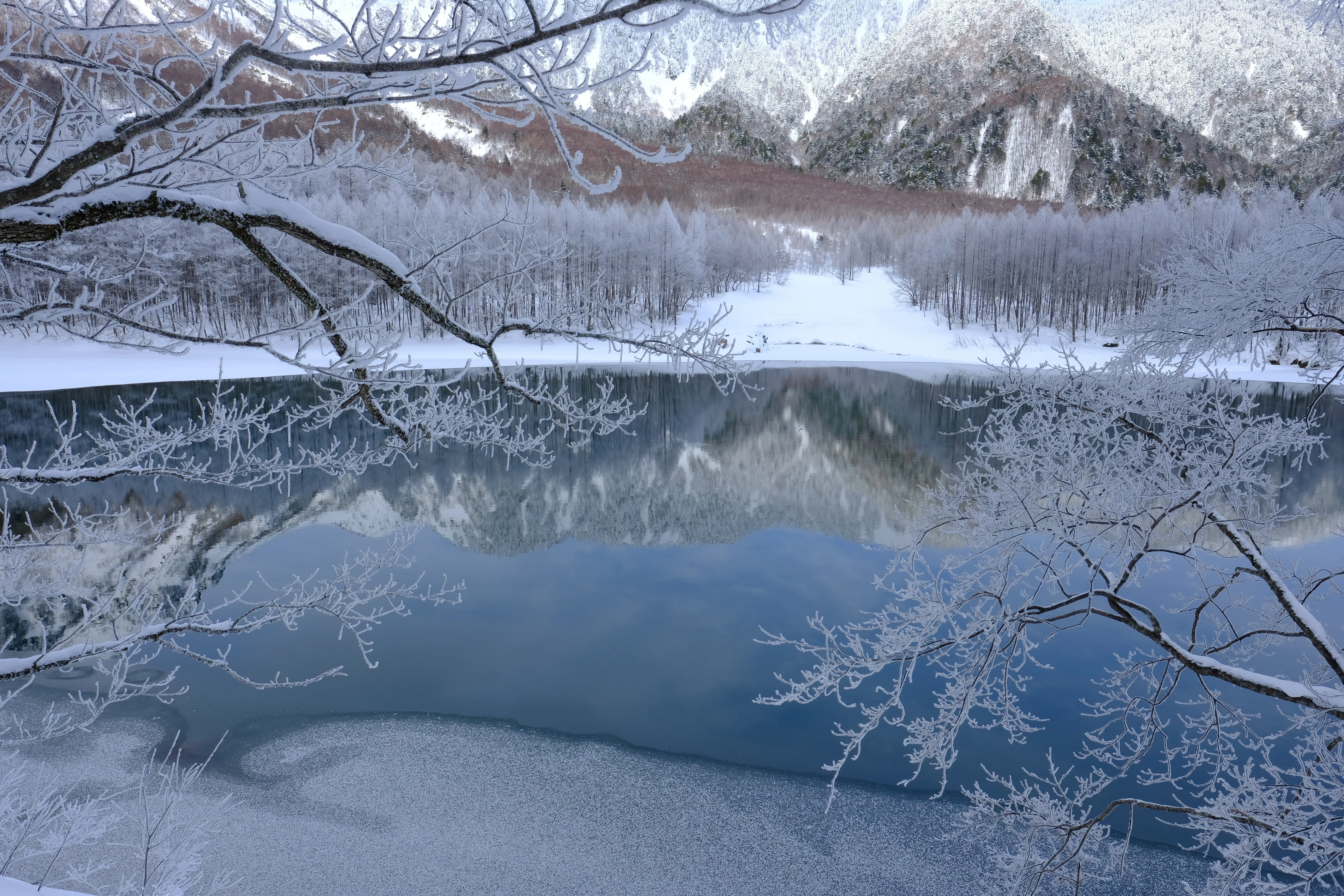 冬の上高地】 雪と氷の静かな世界へ一人旅｜j-world