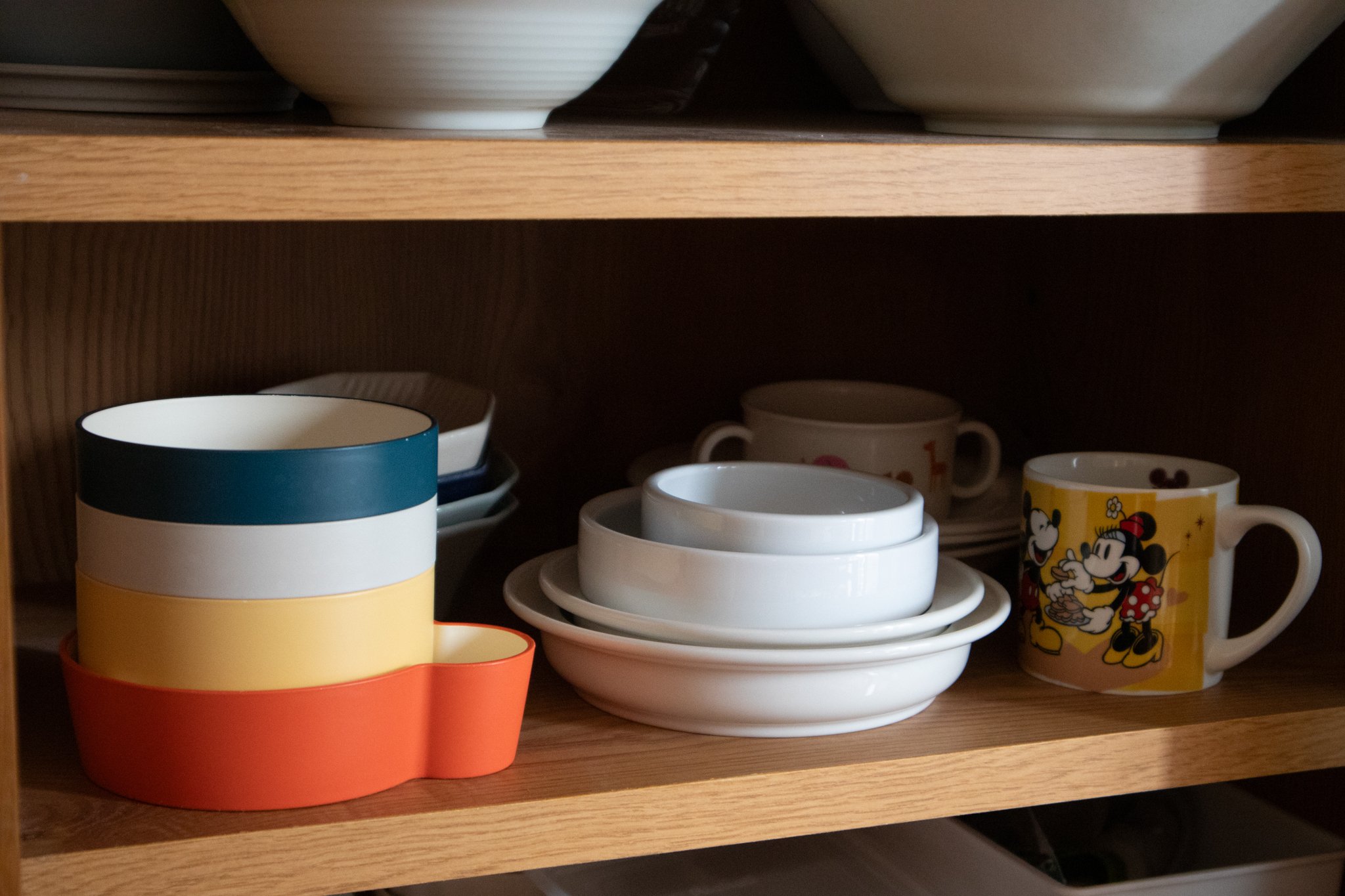 子育ての余白に並べる食器｜平松サリー