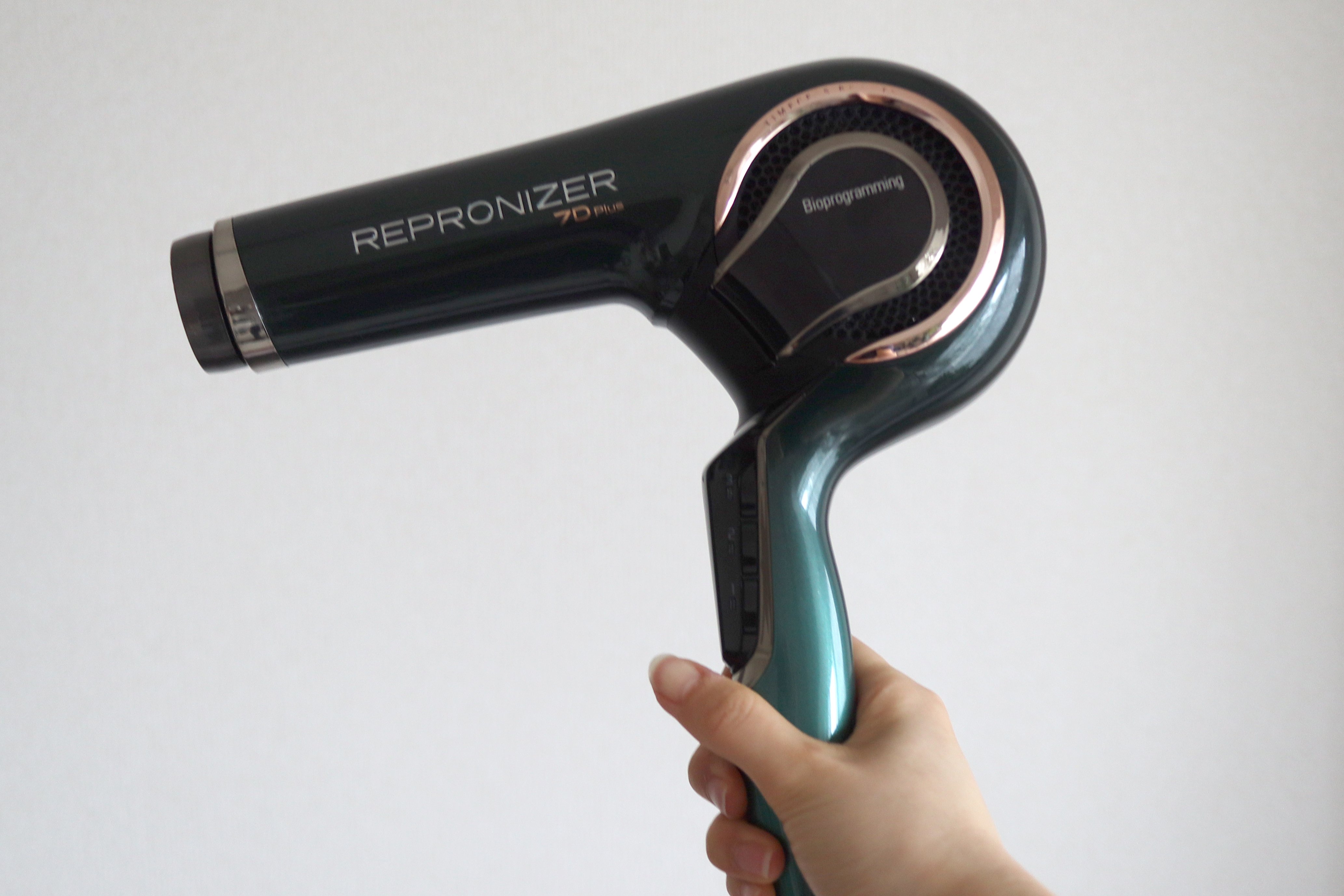 髪を育てるためのスタメンたち。レプロナイザー7D Plusを2年使い込んで