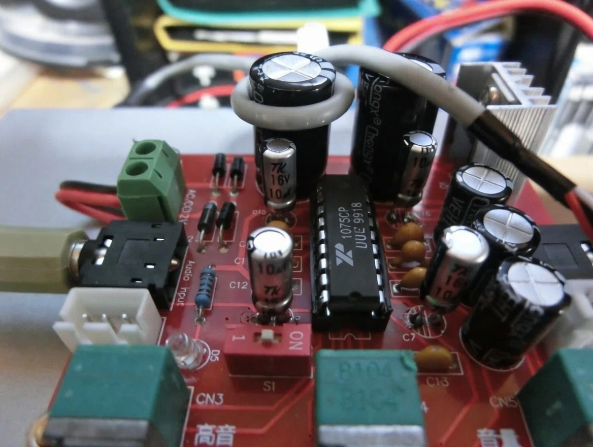 LM384非革命アンプのトーンコントロール基板のコンデンサーを