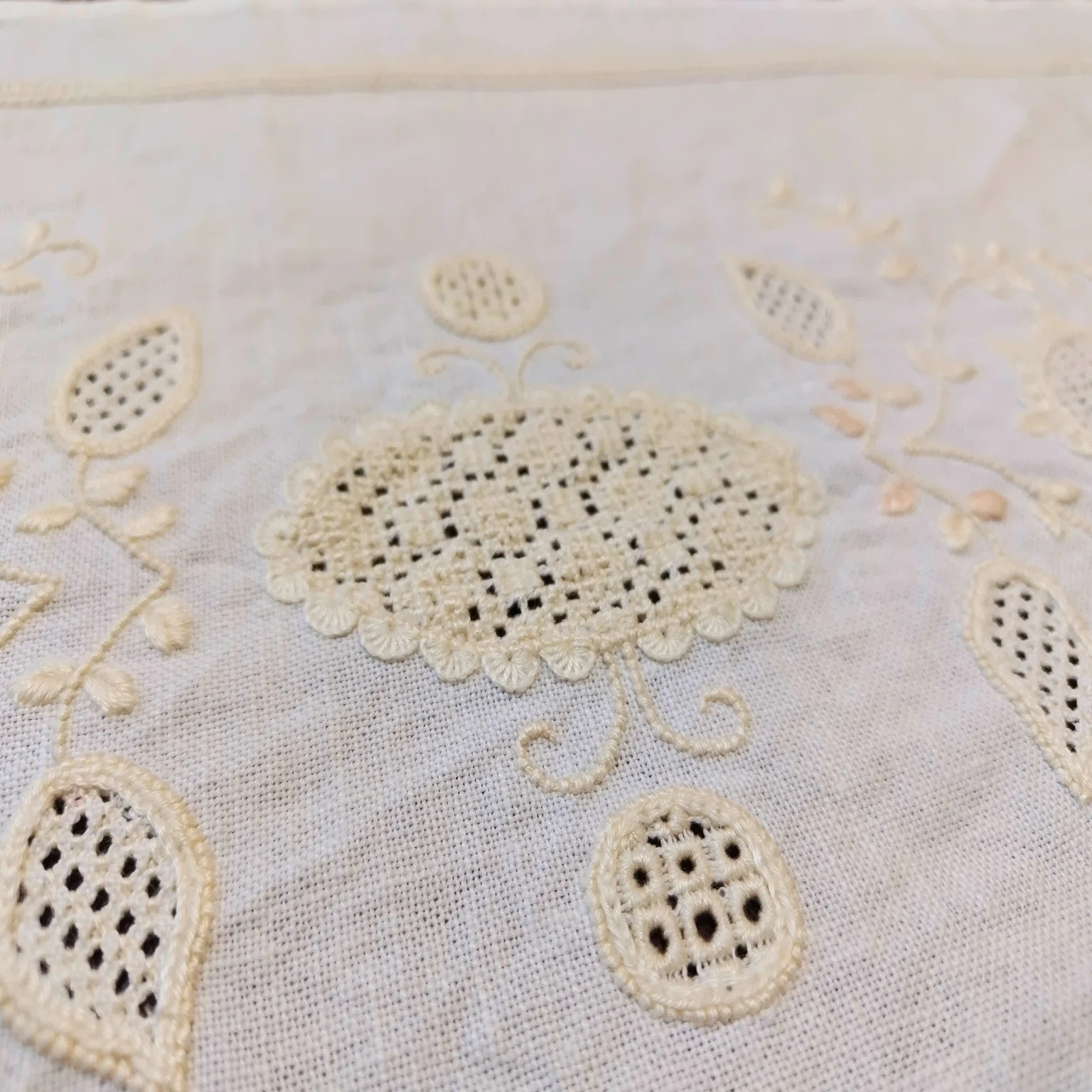 シュヴァルム刺繍ってどんな刺繍？」やさしい入門ガイド｜Izumi