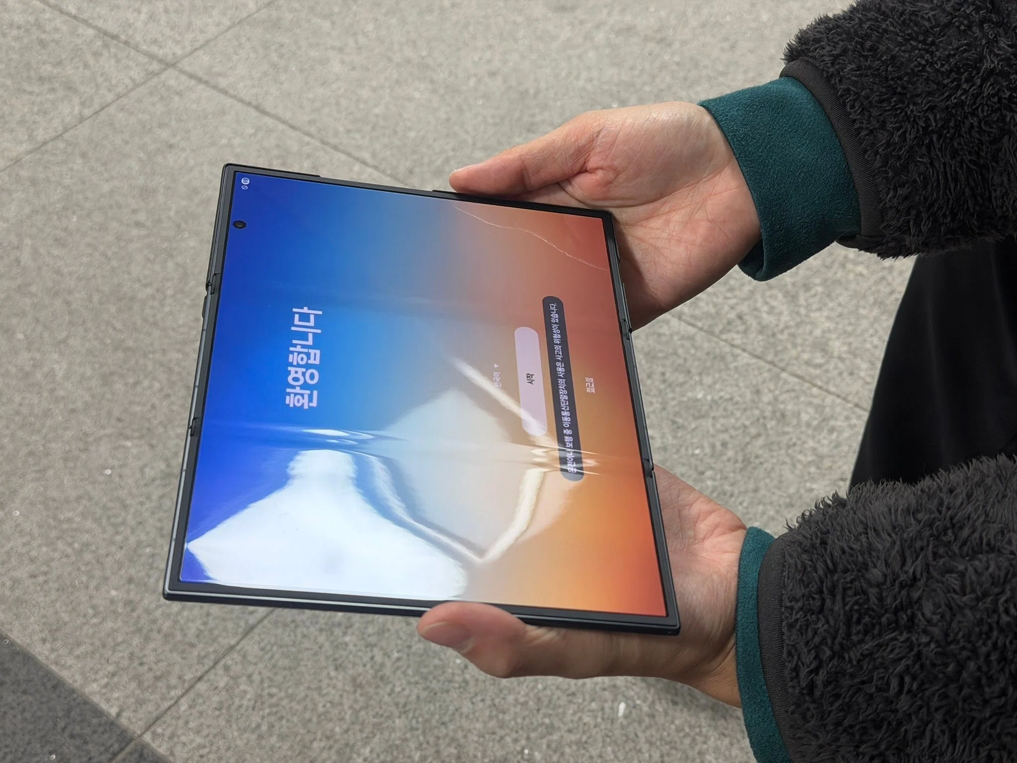 正直レビュー】Galaxy Z TriFoldを手放しました。あまり生活に馴染ま