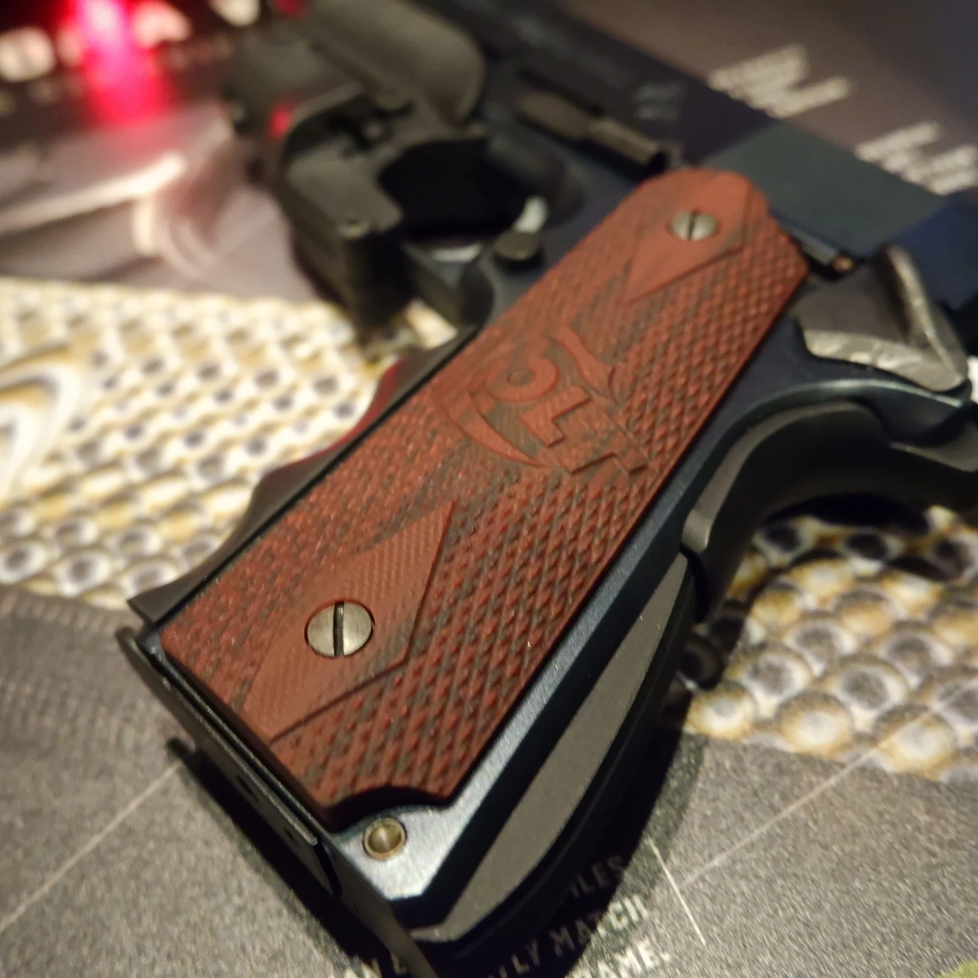 VZ Grips グリップパネル ダブルダイヤモンド＆COLTロゴ M1911 G10