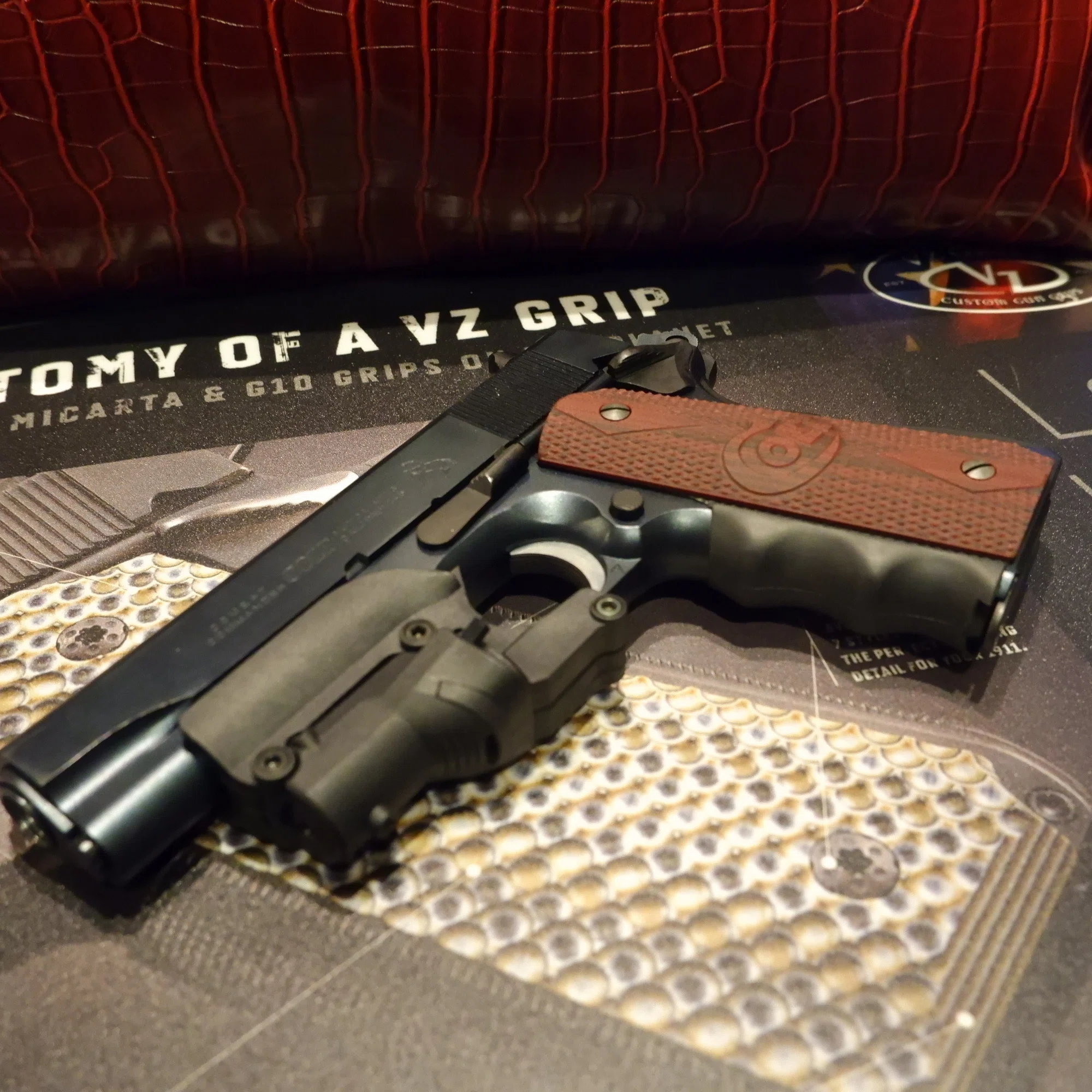VZ Grips グリップパネル ダブルダイヤモンド＆COLTロゴ M1911 G10