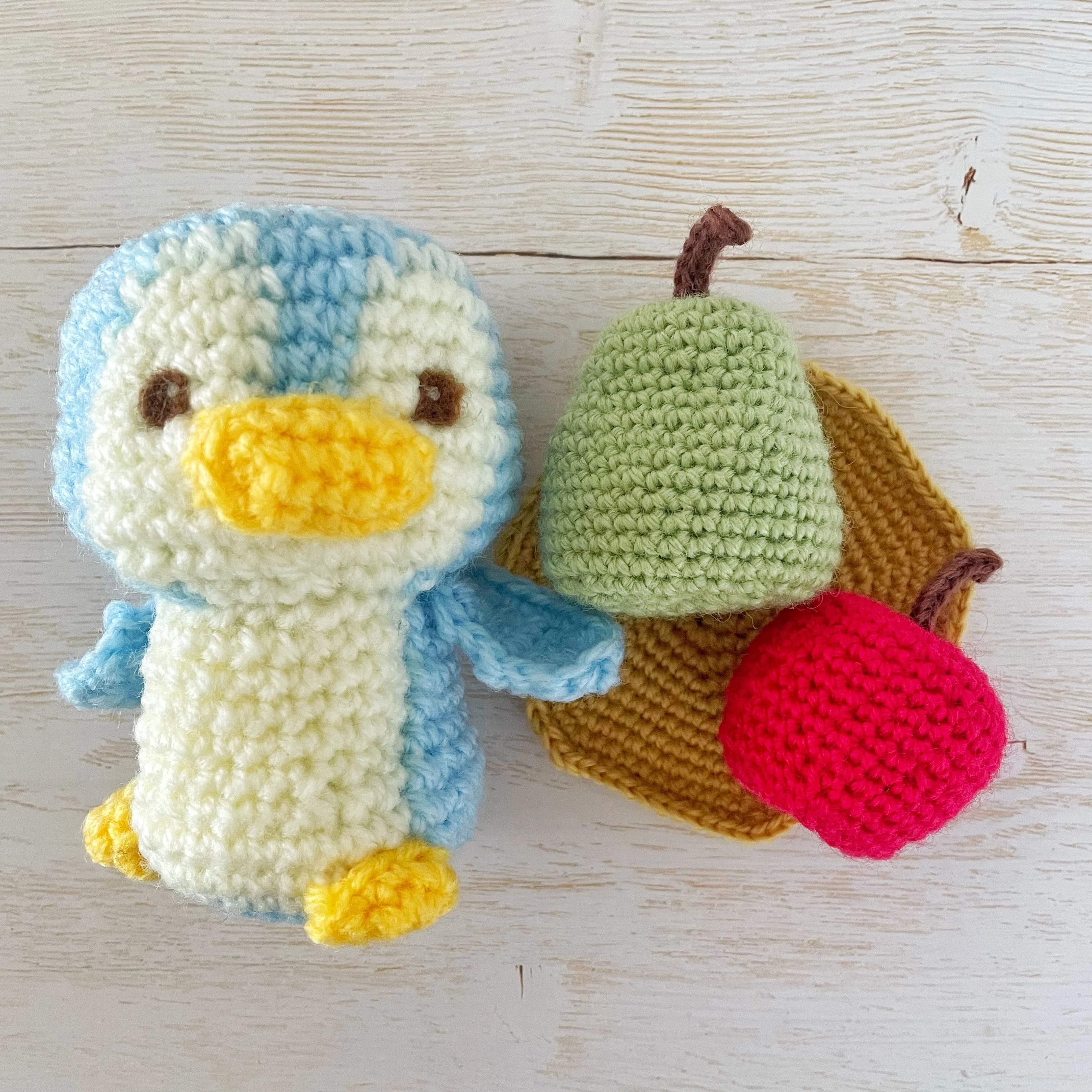 ハンドメイド 編み物練習記録① 横向きのペンギンさんと、私の編み物大