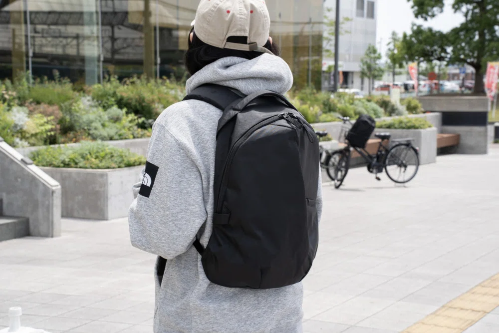 Able Carry「Thirteen Daybag」レビュー｜ミニマルさと機能性が絶妙