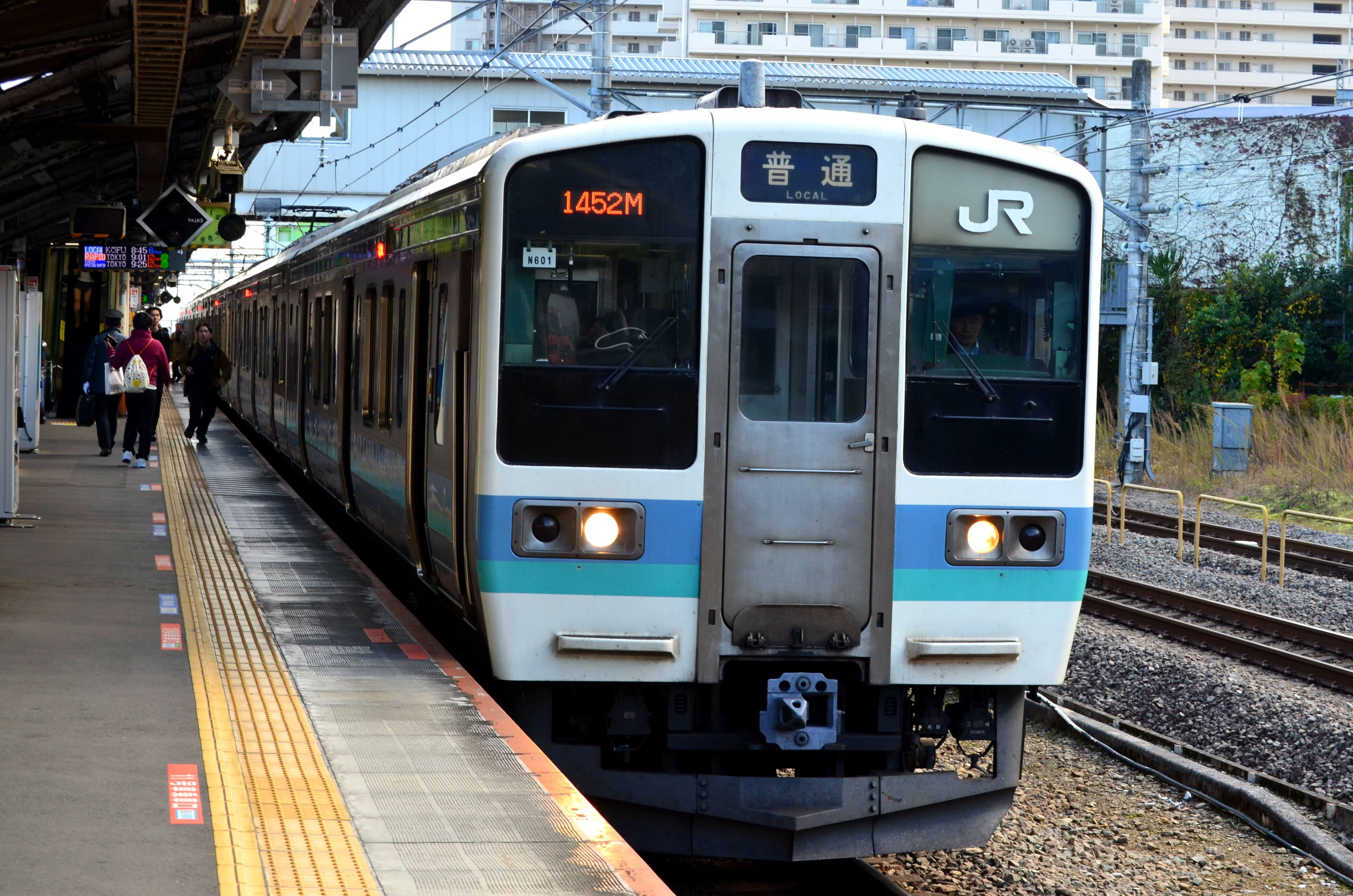 考察】なぜ211系顔の車両はこれほどまでに多くなったのか｜vivace115の