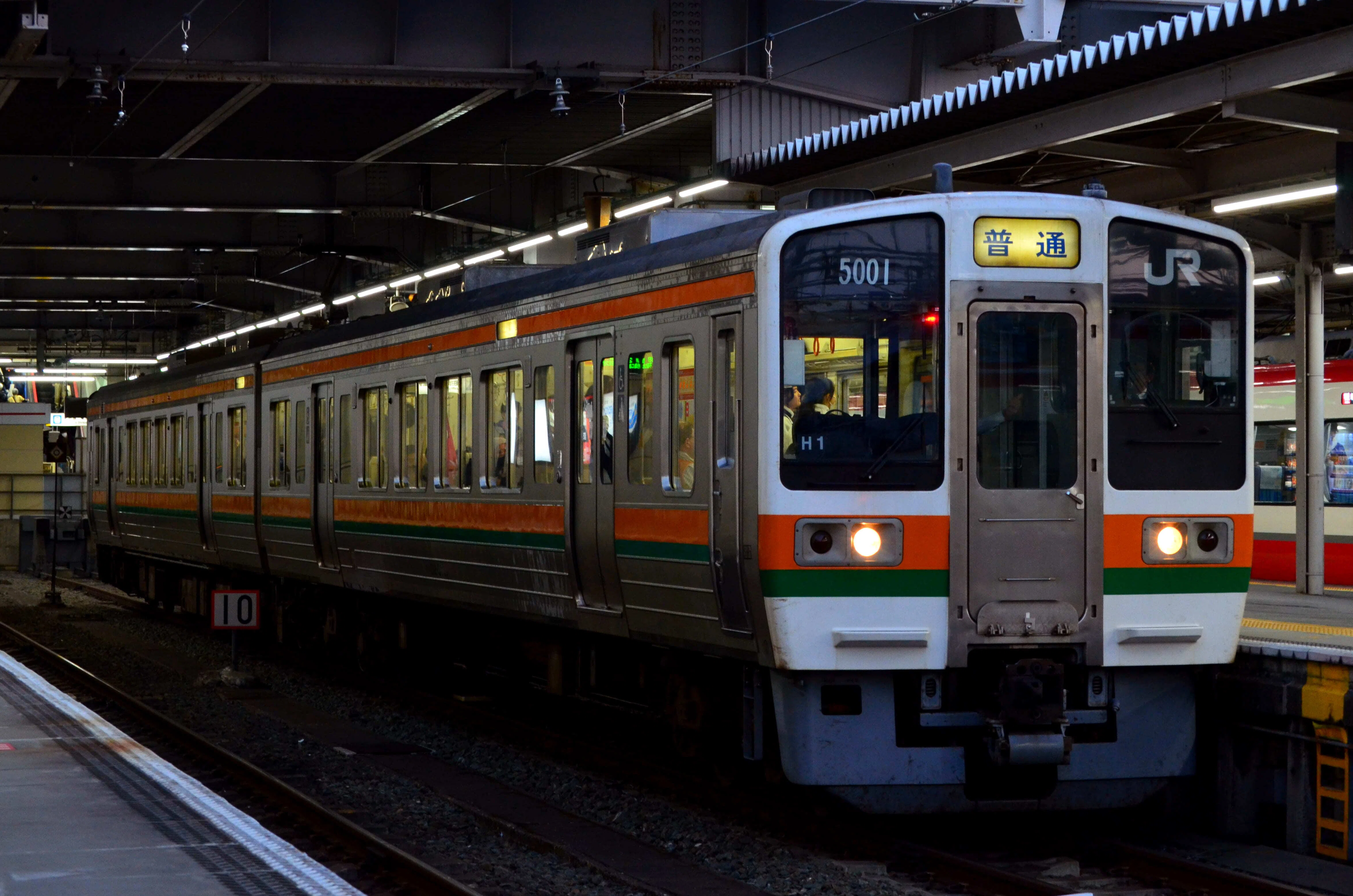 考察】なぜ211系顔の車両はこれほどまでに多くなったのか｜vivace115の