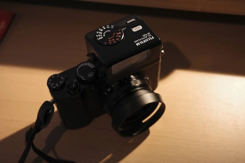 FUJIFILM EF-X20 デザインだけ紹介｜コンデジタロウ
