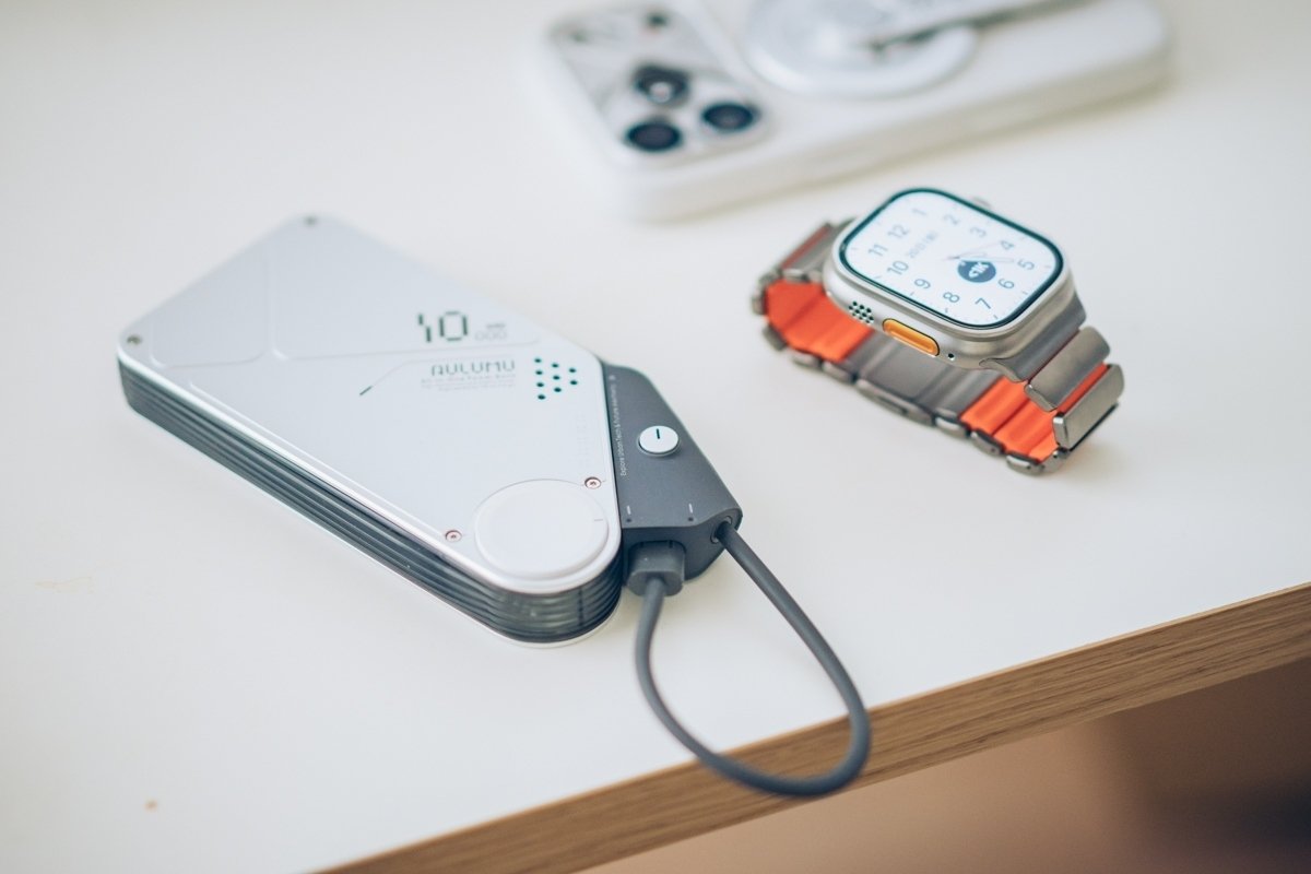 SF映画の小道具みたいなモバイルバッテリーが来た。AULUMU M10レビュー