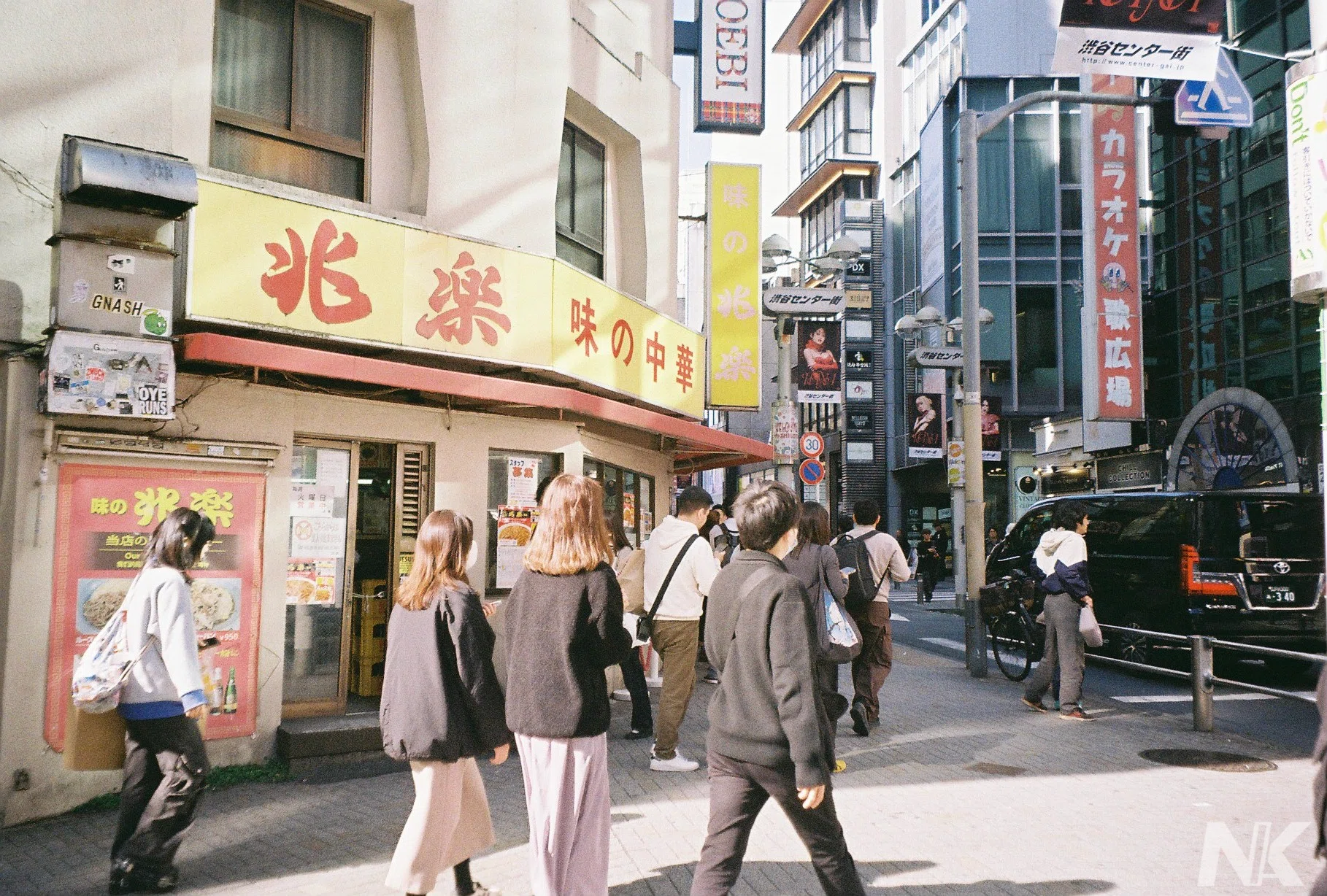 Walking the back alleys of Shibuya with a CONTAX TVS｜nika