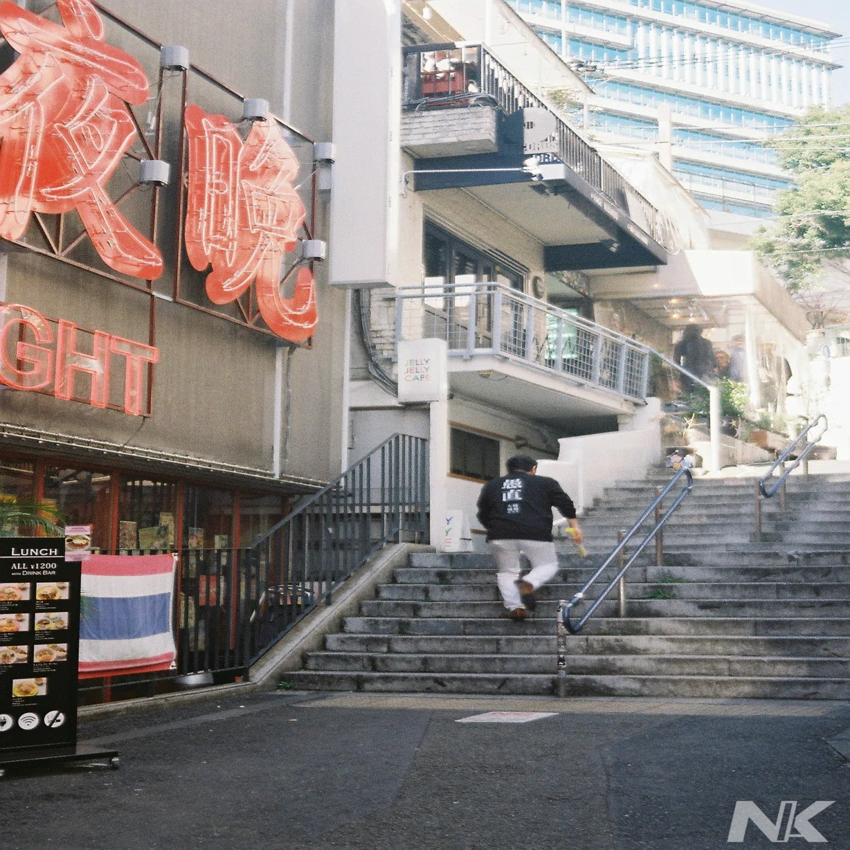 写真の通り 渋谷の裏路地を歩く with CONTAX TVS｜nika