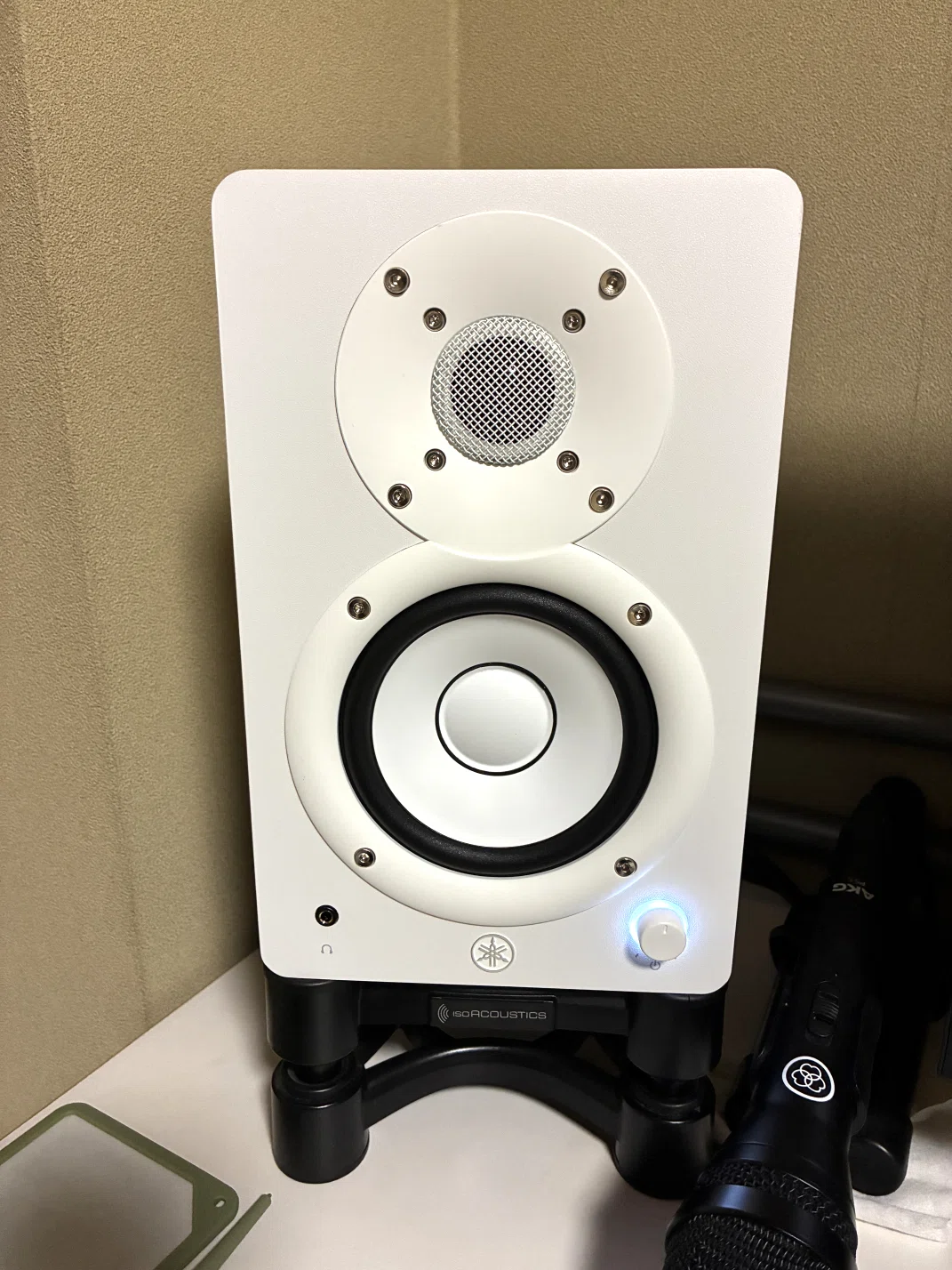 日本の部屋には、このくらいのスピーカーがちょうどいい【YAMAHA HS4を