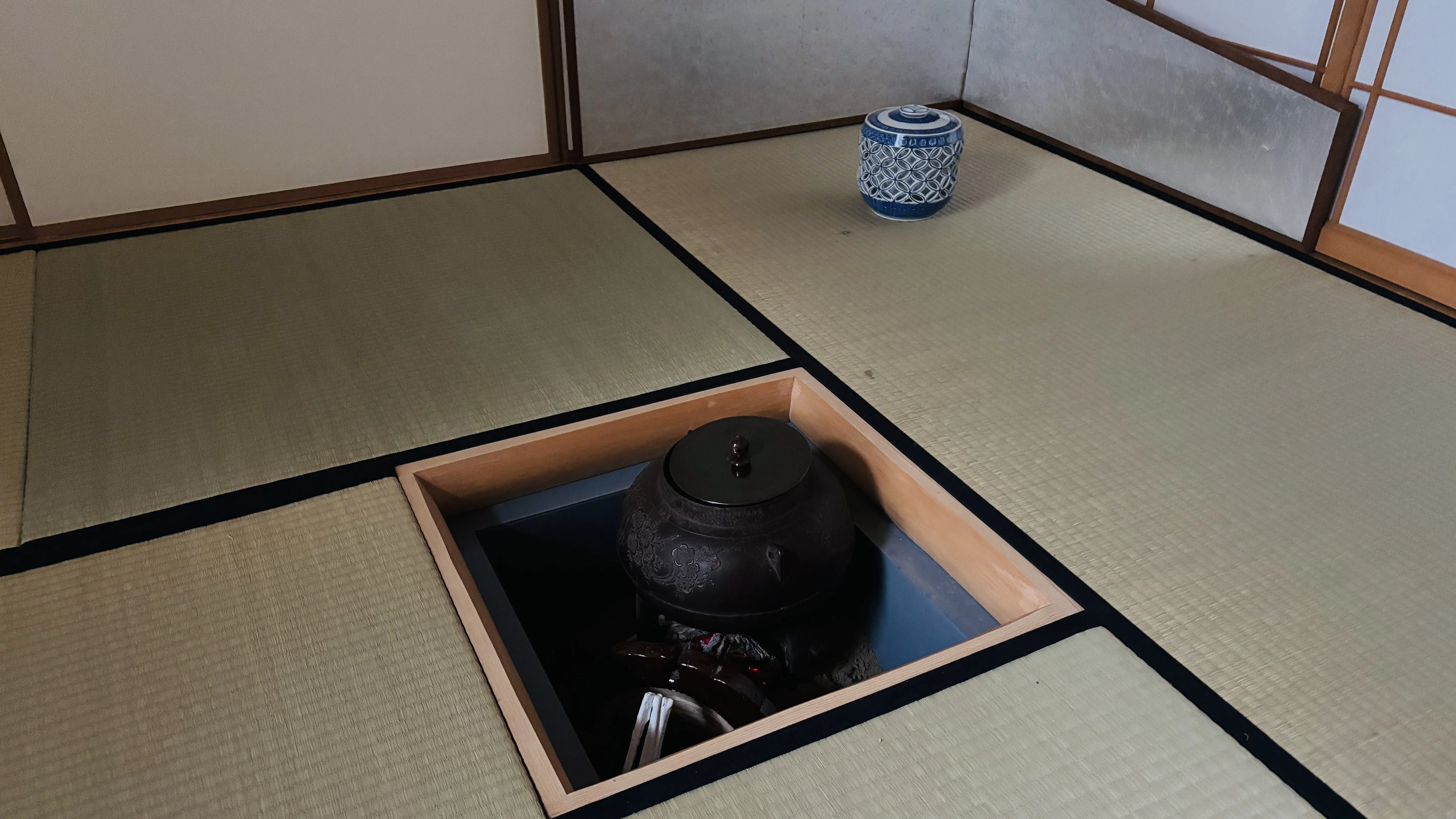 大炉のお点前｜カワカミ ユキヲ