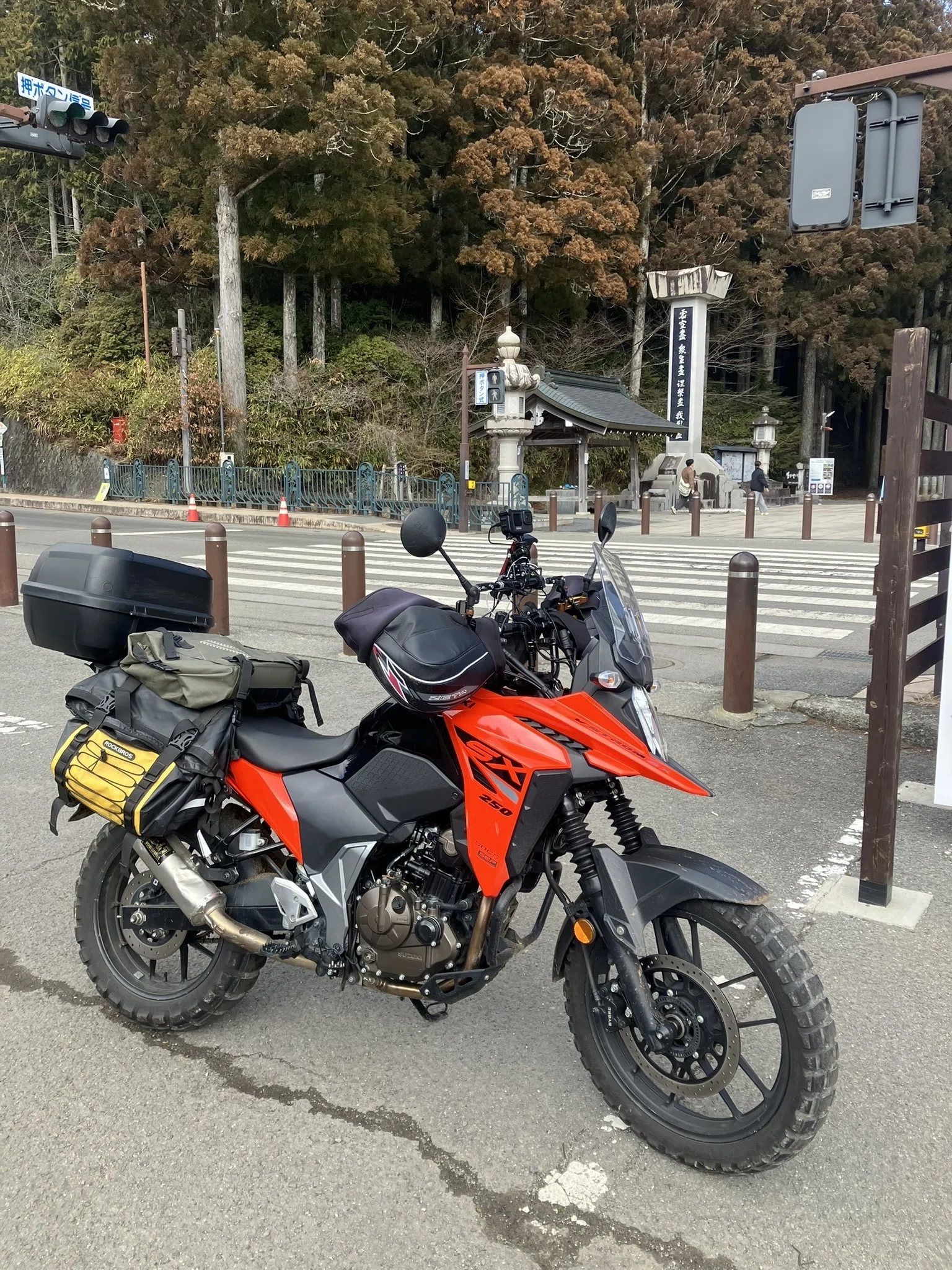 Vストローム250SXで行く、春の紀伊半島横断アドベンチャー。苔の廃村と