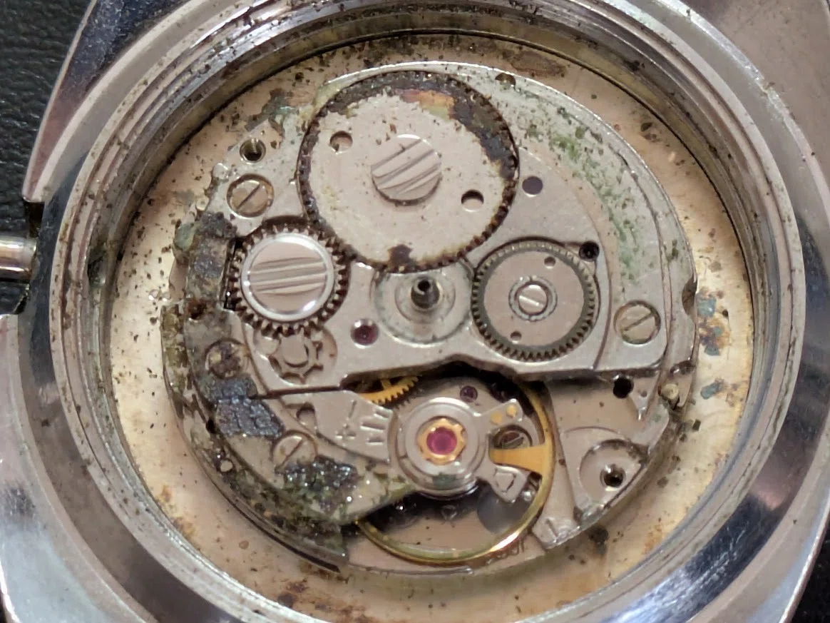 No.420 | Citizen | 4-650492 T | そんなキミに何があった、な時計｜と