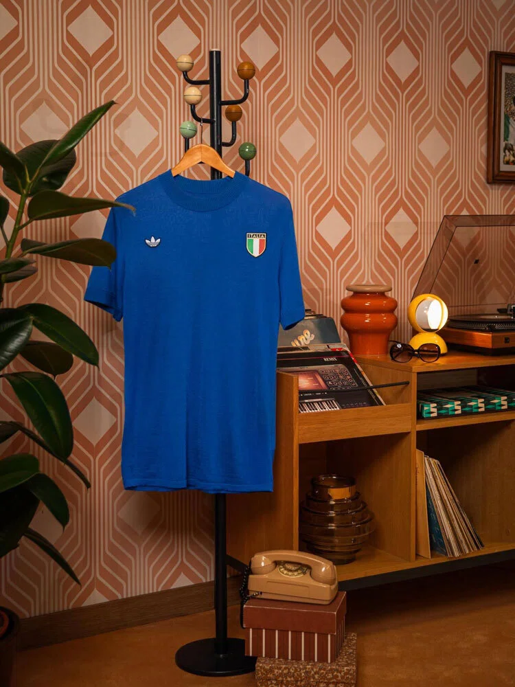 ヴィンテージ　イタリア代表　ユニフォーム adidasからイタリア代表の超レトロなユニフォームが登場！街着にしたい