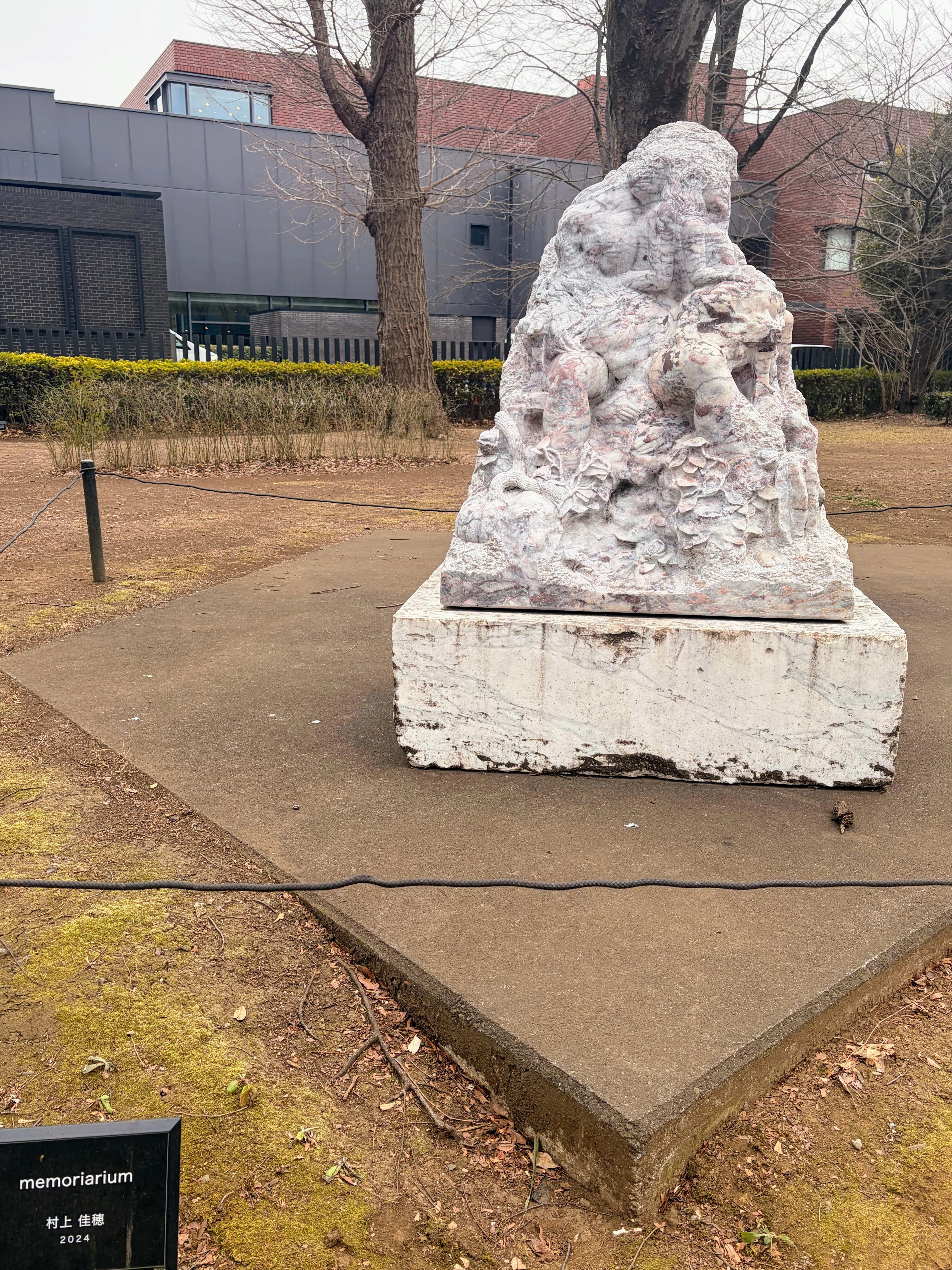 アートコラム】 石から溶け出す瑞々しい想い。藝大卒業制作展で出会っ