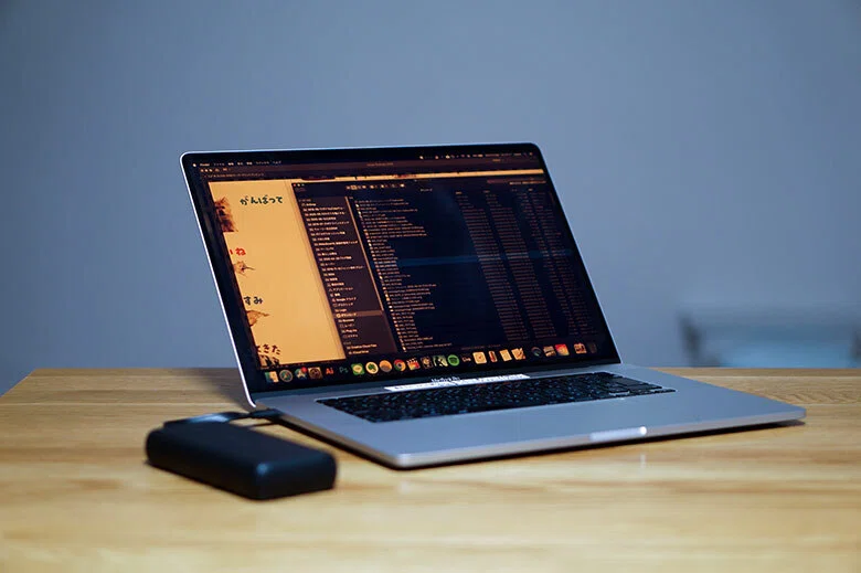 新型MacBook Neoってどうなの？デザイナーの僕が「いや、これ結構いい