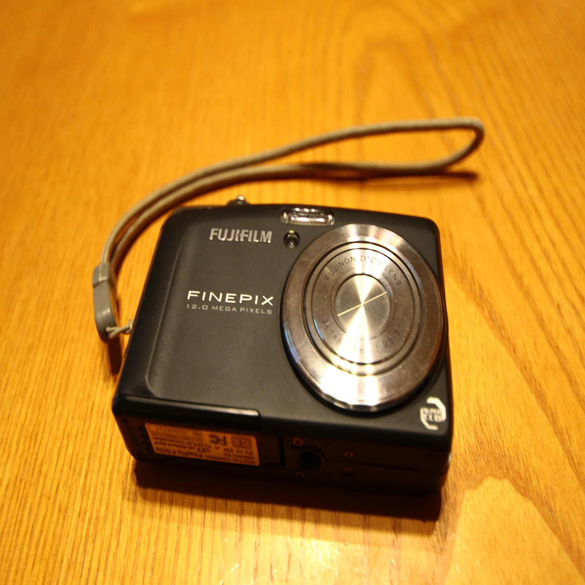 レビュー】FUJIFILM FinePix F50fdを1日使ってみた｜HBK