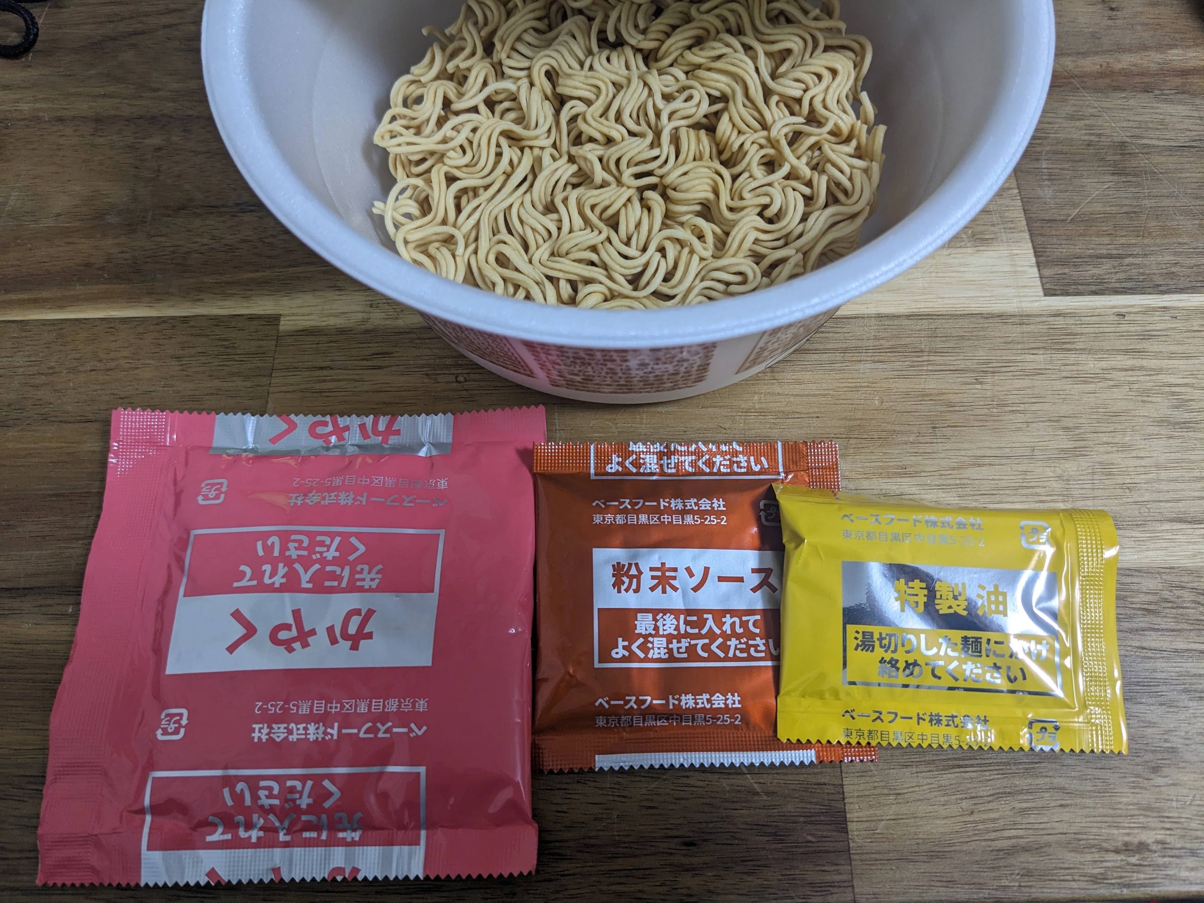 BASE YAKISOBA ソース焼きそばレビュー｜塩分ひかえめで置き換え向きか
