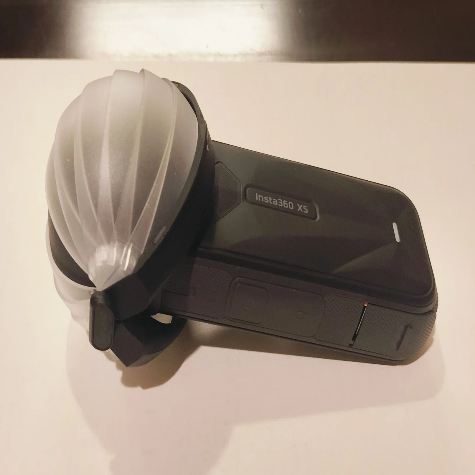 Insta360】 「X5 折り畳み式レンズキャップ」 | レンズ保護のストレス 