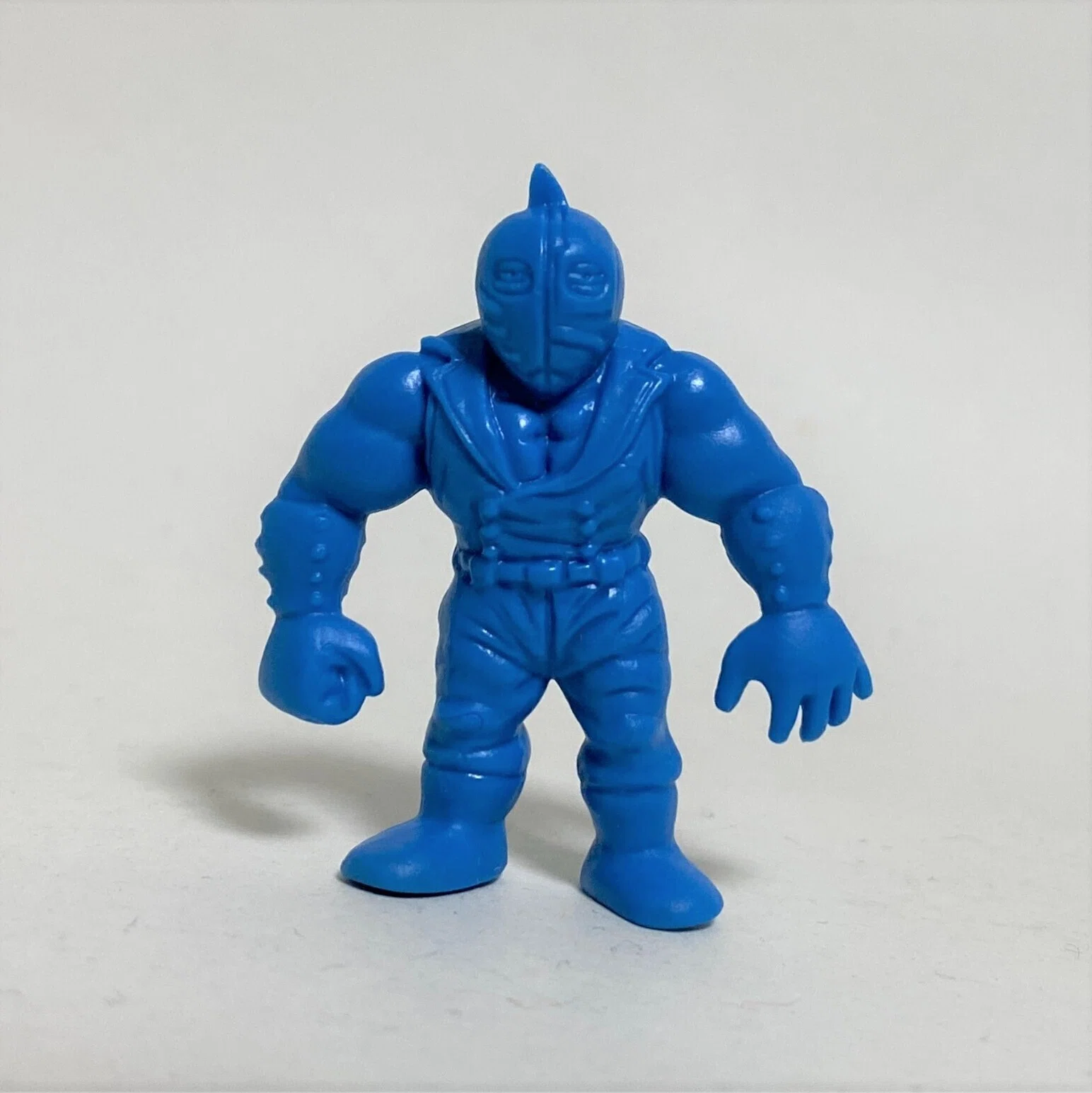 キン肉マン　キン消し青バージョン 懐かしきキン肉星の戦士 ― キン消しに色を宿す静かな時間｜筆塗りーず