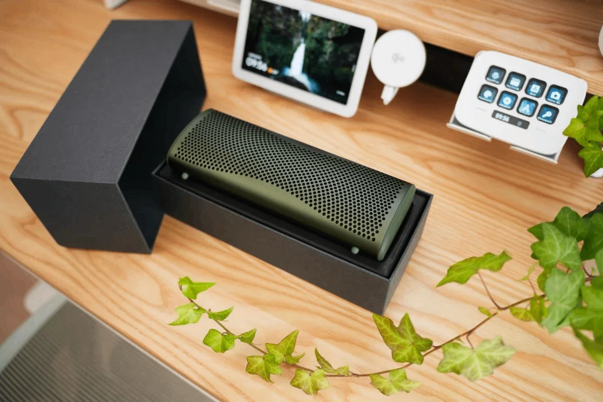 ポータブルは妥協の音」という呪いを解く。約4万円の『KEF Muo』が、僕