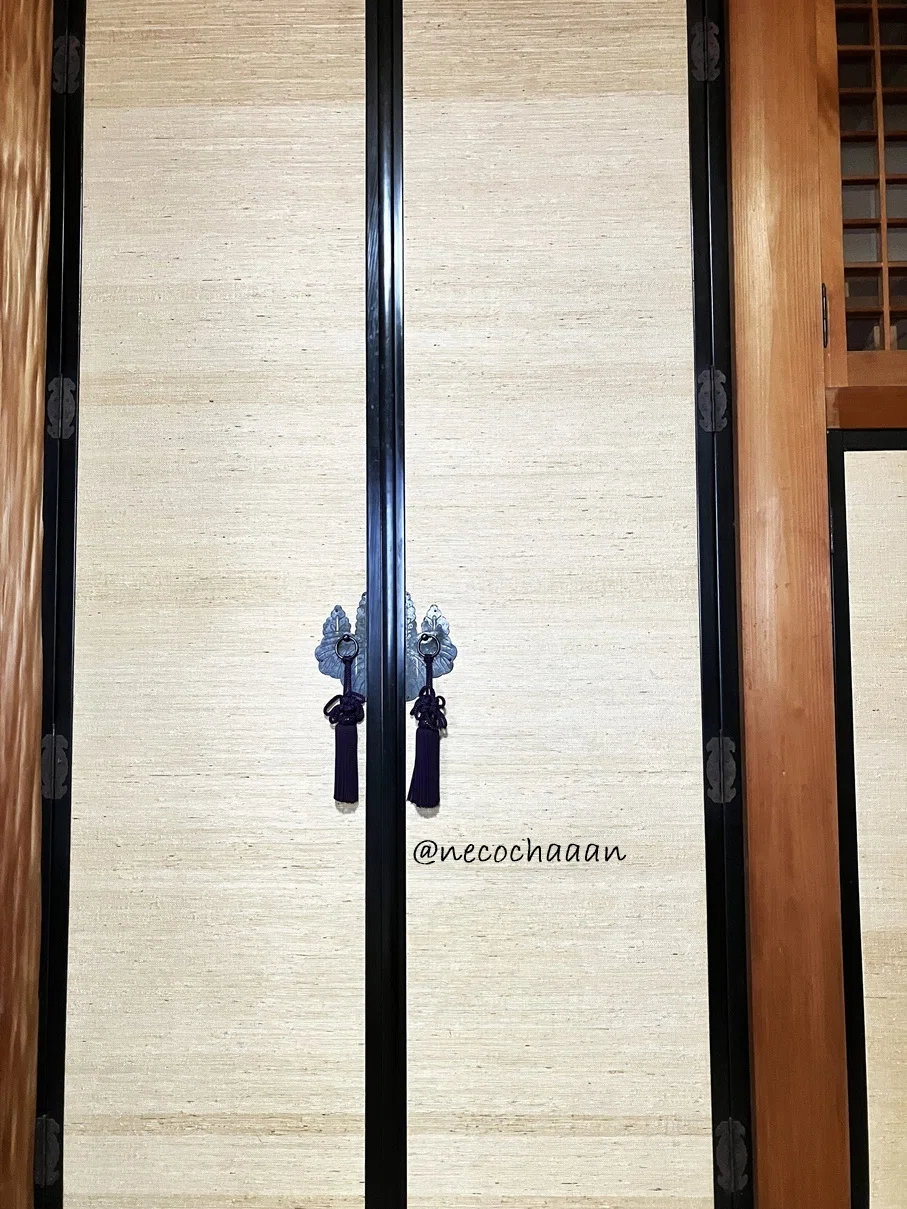 雑記/不思議な話】家の仏壇入れ・扉の紋が「五三の桐」な件｜ネコチャーン