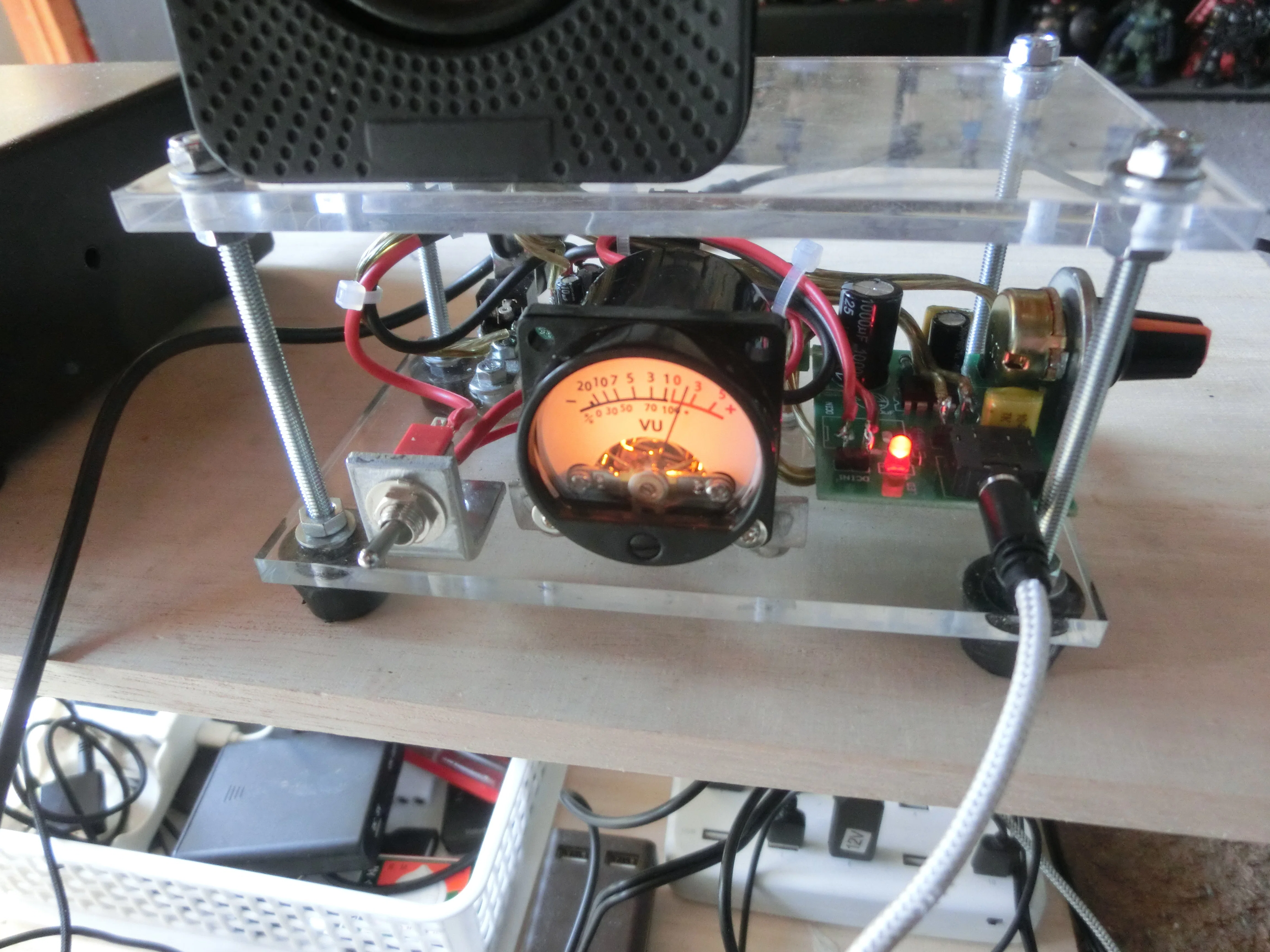 とりあえずアナログVUメーターにLM386アンプを追加して再構築|ご とりあえずアナログVUメーターにLM386アンプを追加して再構築|ご