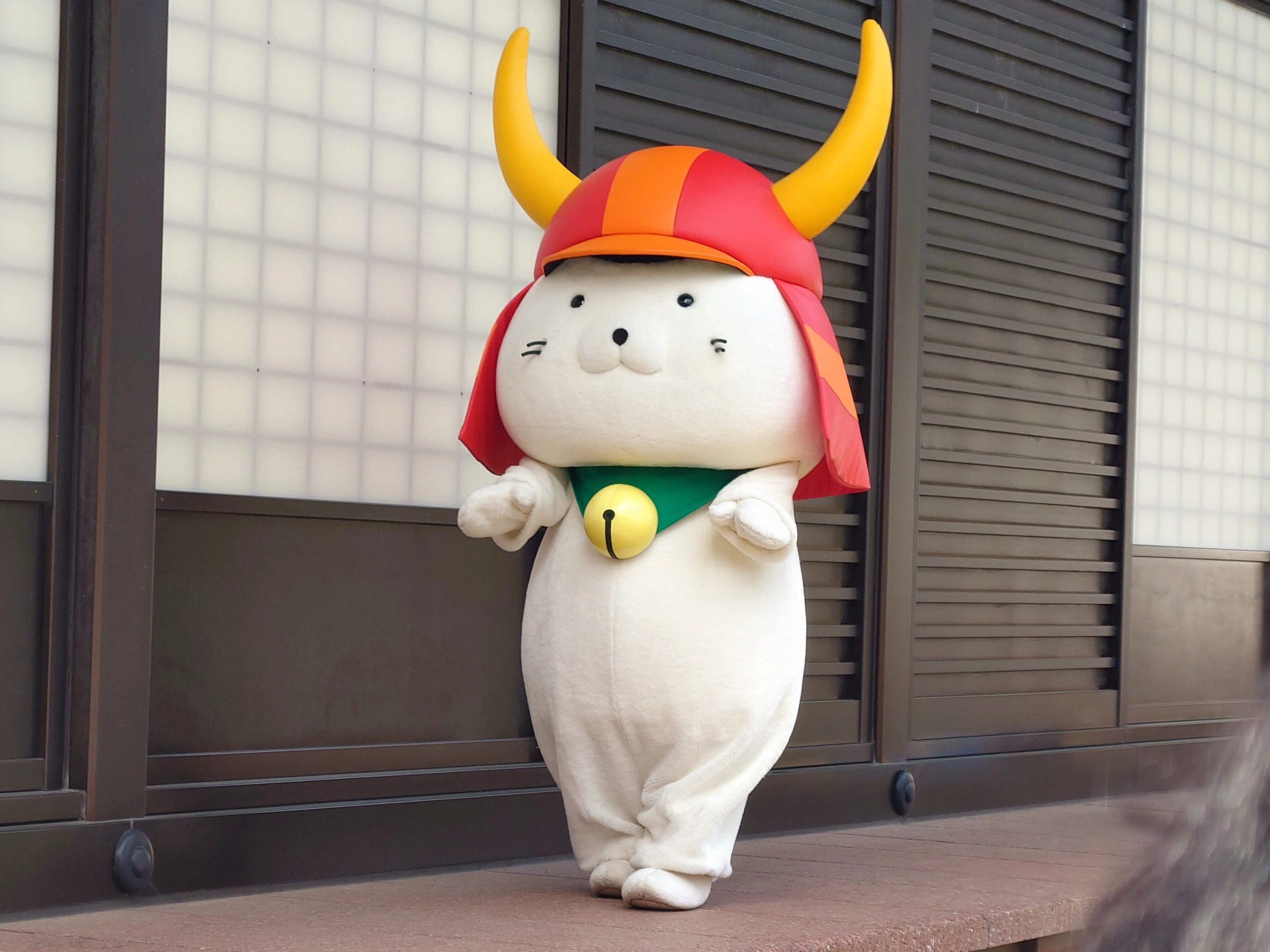 ひこにゃんと彦根城｜環状線
