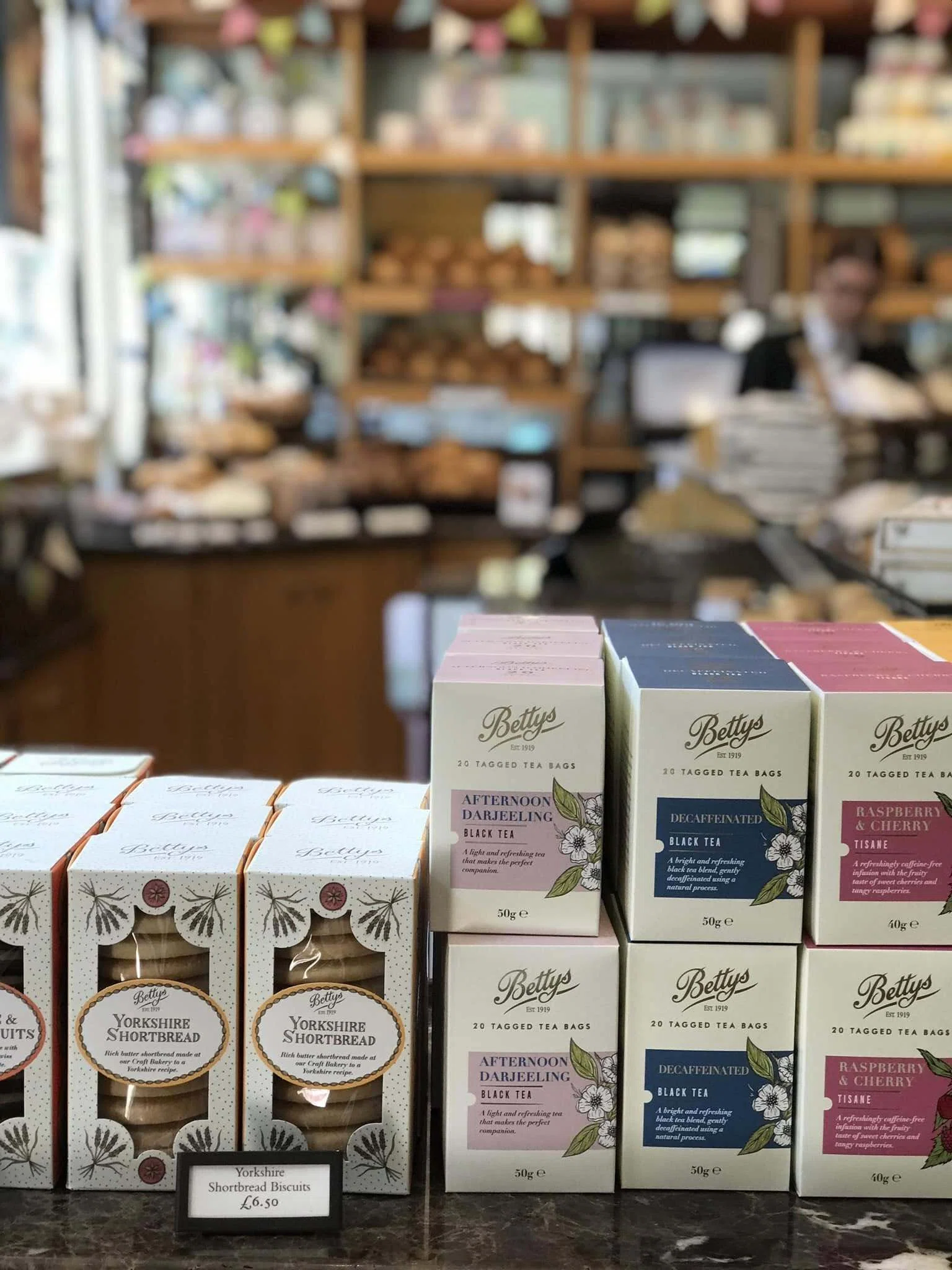 イギリスのティールーム「ベティーズBettys」ヨークシャーの郷土菓子を