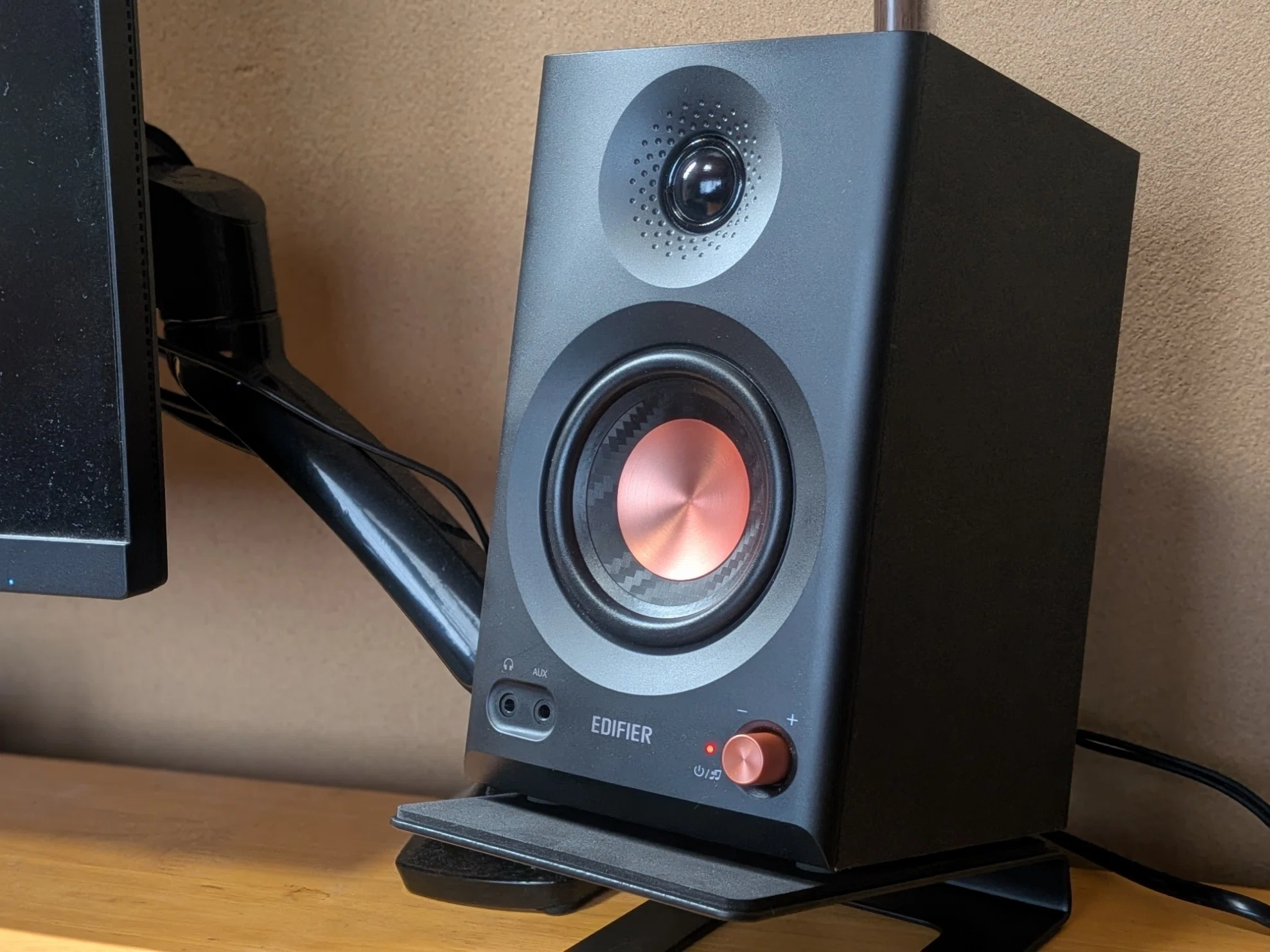EDIFIER MR3 アクティブスピーカー Edifier公式｜高解像度音質と多彩な機能を備えたMR3スピーカー