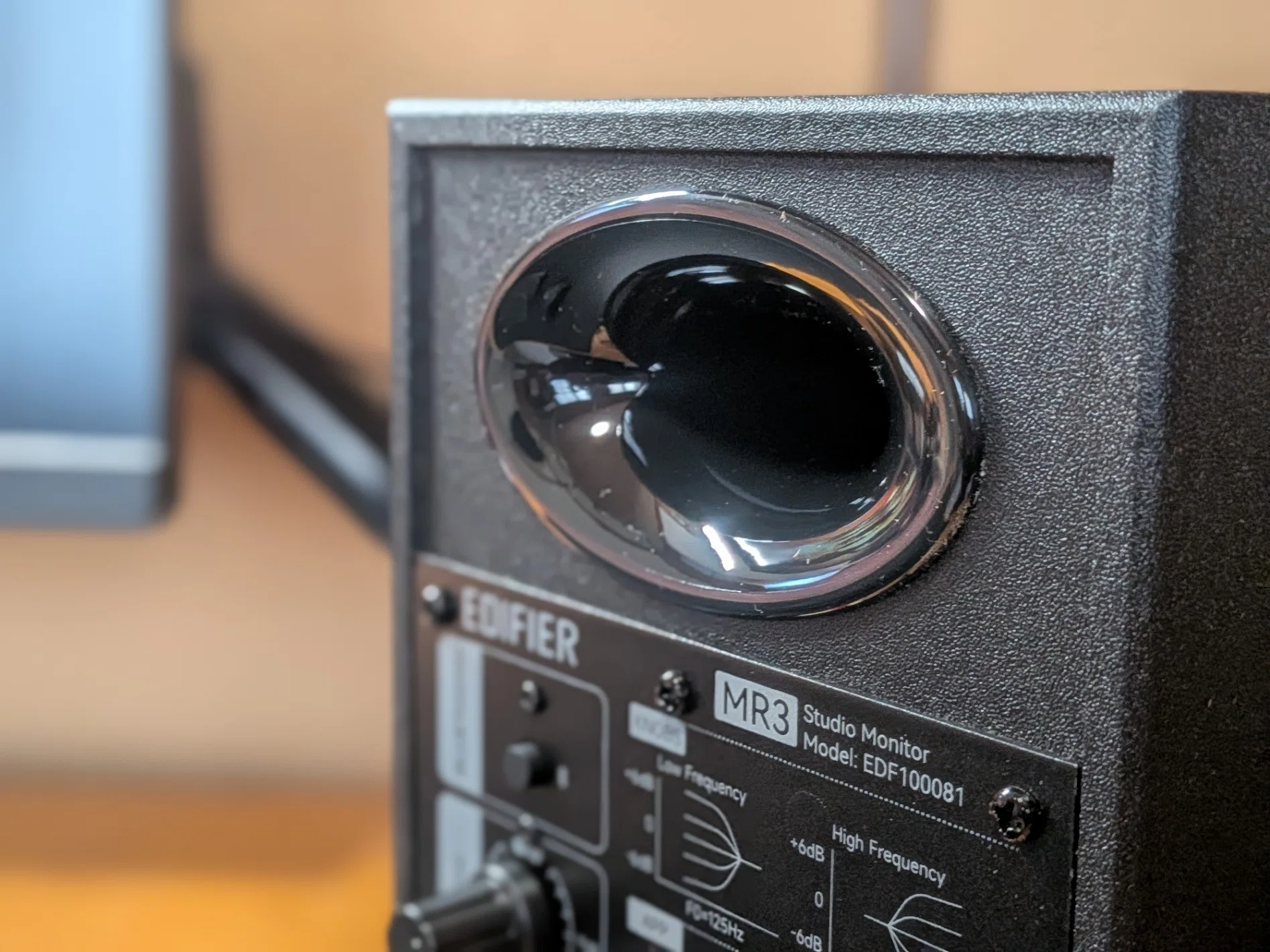 Edifier MR3実機レビュー｜久々にヤバいスピーカーに出会ったかも