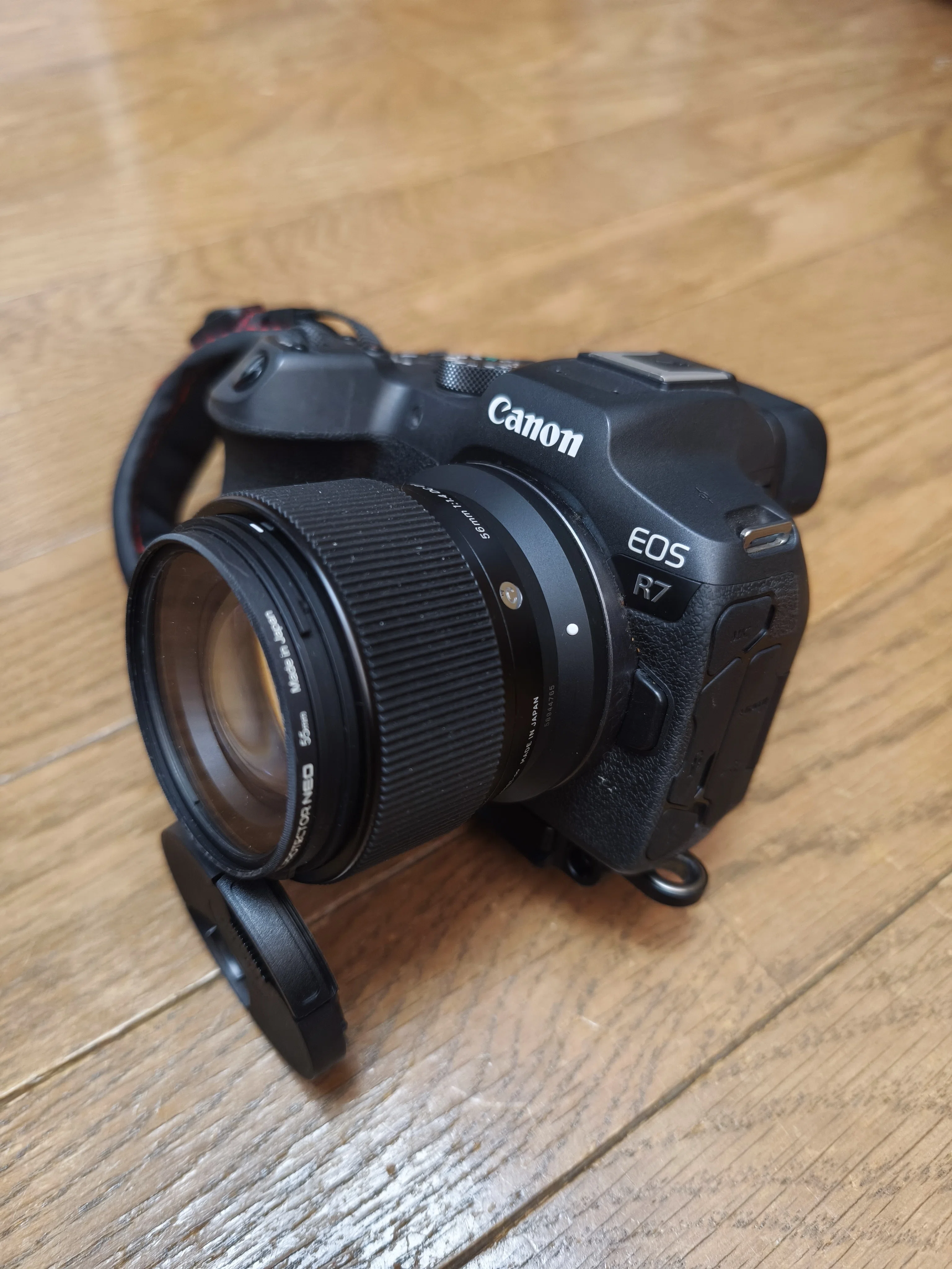 EOS R7 × SIGMA 56mm F1.4で低山ハイキング。軽い装備でポートレート