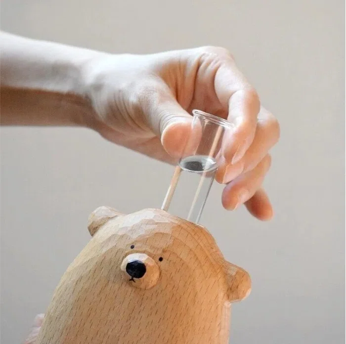 木彫り動物熊置物🐻 くまの木製一輪挿し｜木彫り置物で彩る-賢い