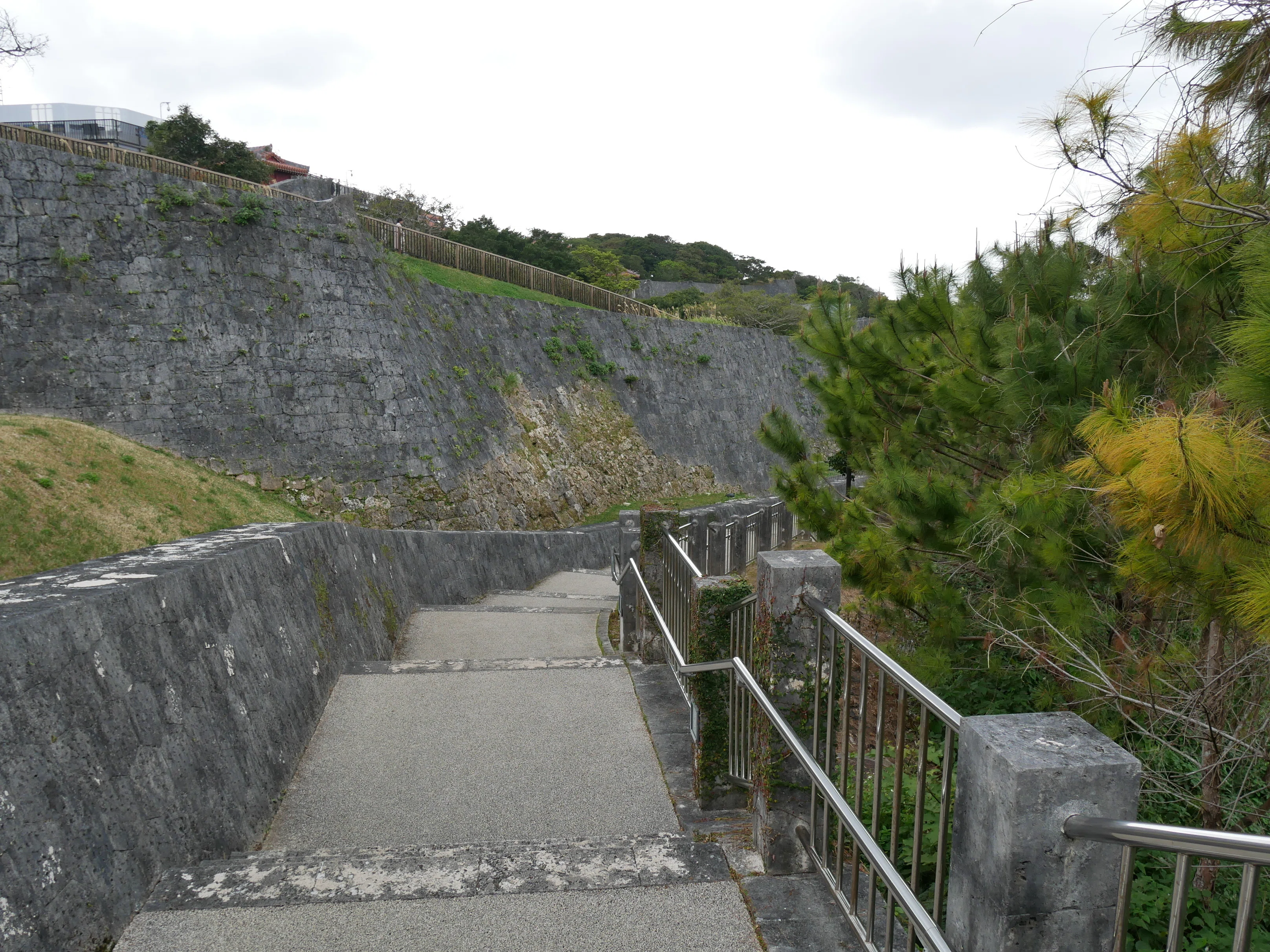 668 焼失した首里城再建の今と、首里金城町の石畳を歩く。｜揺蕩う旅人