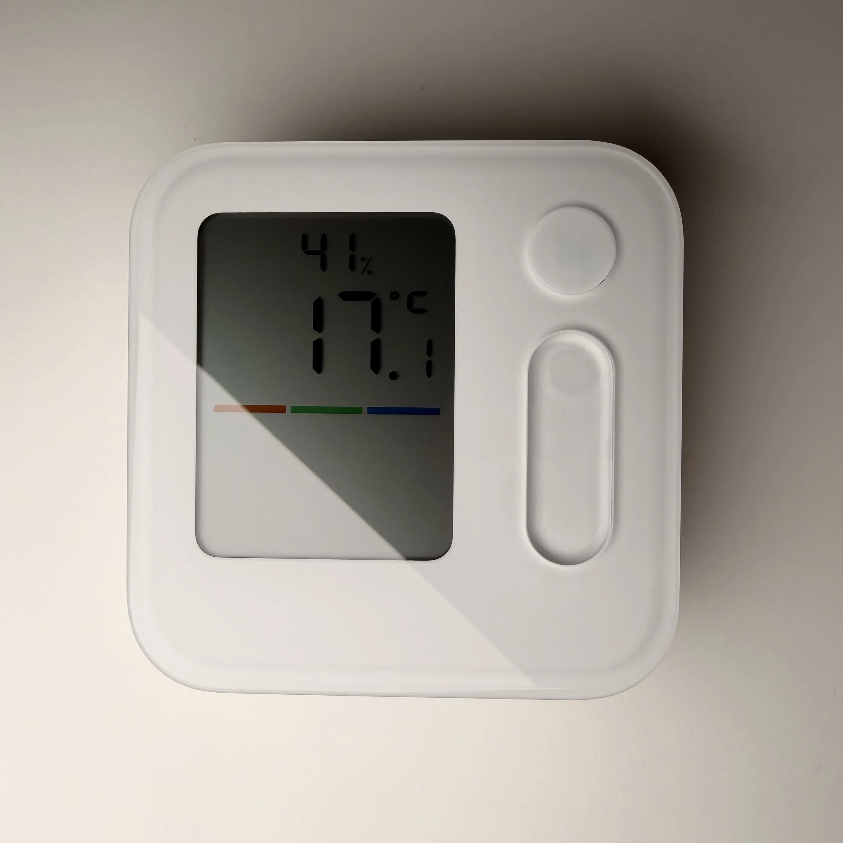 レビュー】SwitchBot 温湿度管理パネル｜部屋の温度を見て、そのまま