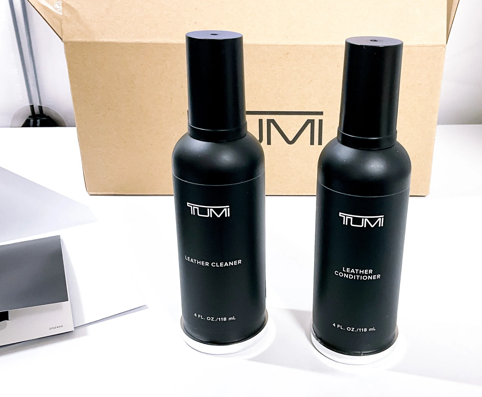 【丸洗 メンテ済】高級感フルレザー TUMI 96141D4 パッド劣化対応済 TUMI】「レザー・クリーナー」で汚れを落とす【TUMI製品のレザー