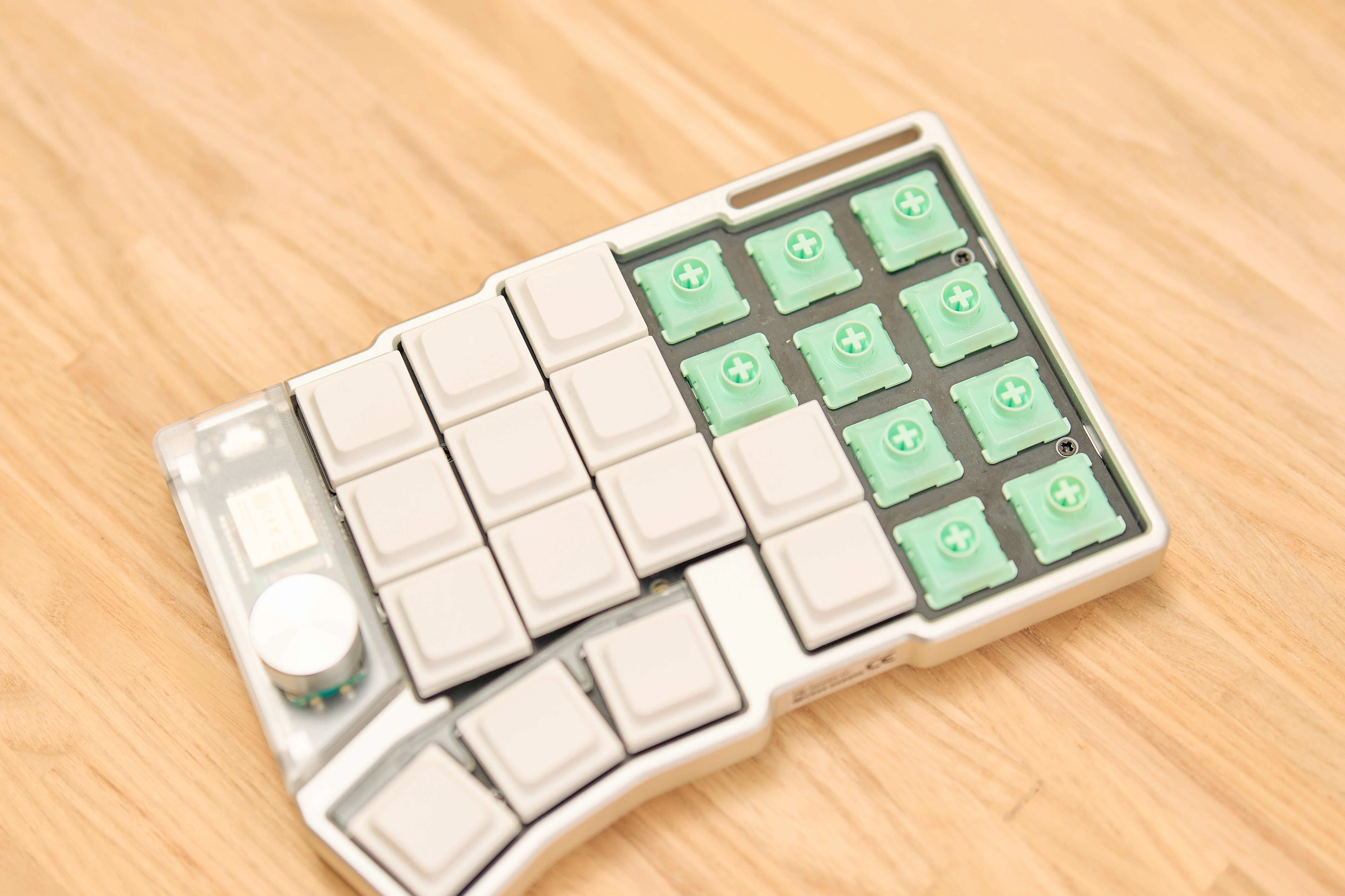 Cornix LP レビュー | アルミ削り出し×完全ワイヤレスの分割キーボード