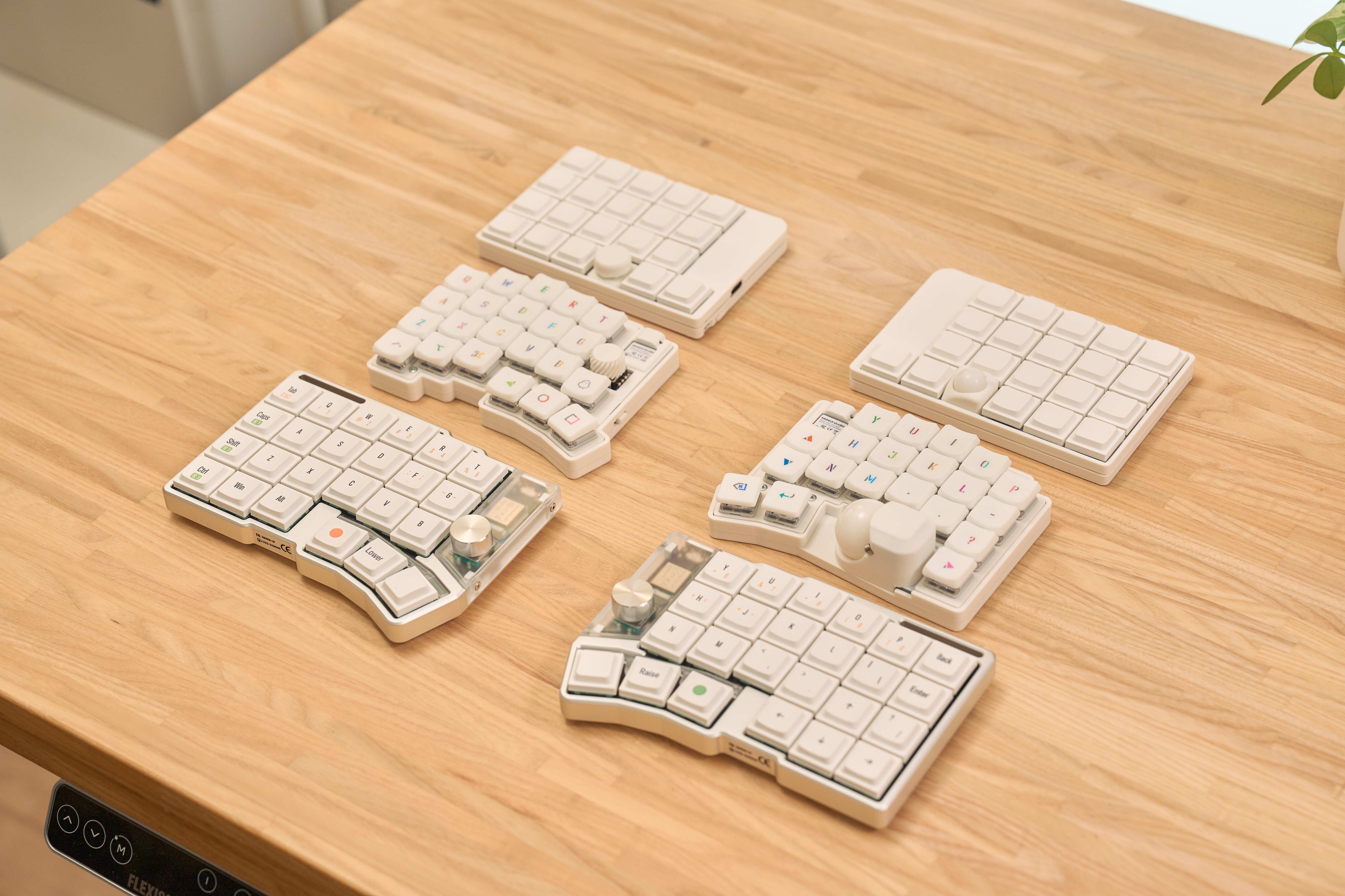 Cornix LP レビュー | アルミ削り出し×完全ワイヤレスの分割キーボード